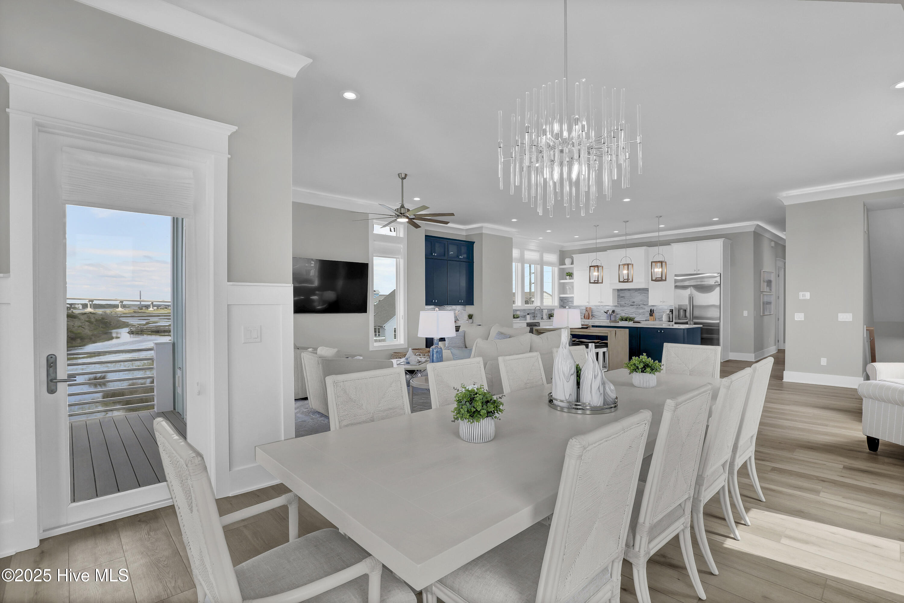 100555615 | Photo 30