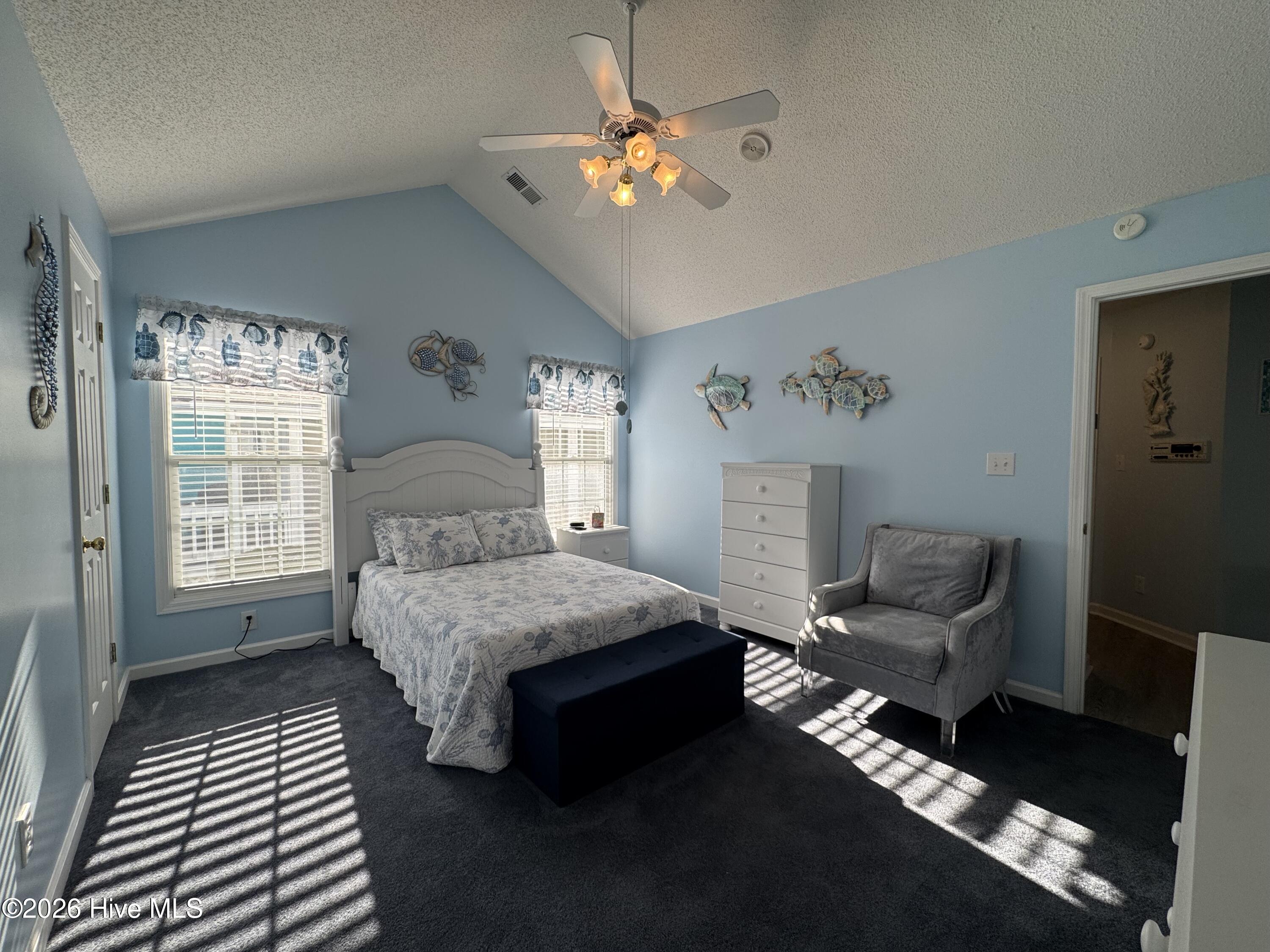 100563422 | Photo 25