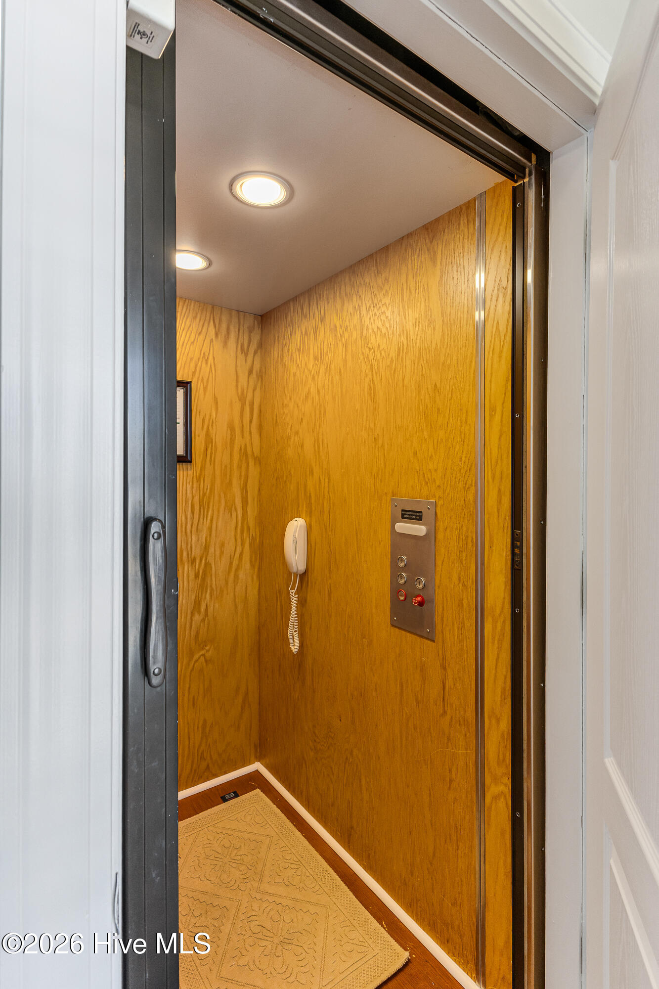 100567897 | Photo 27