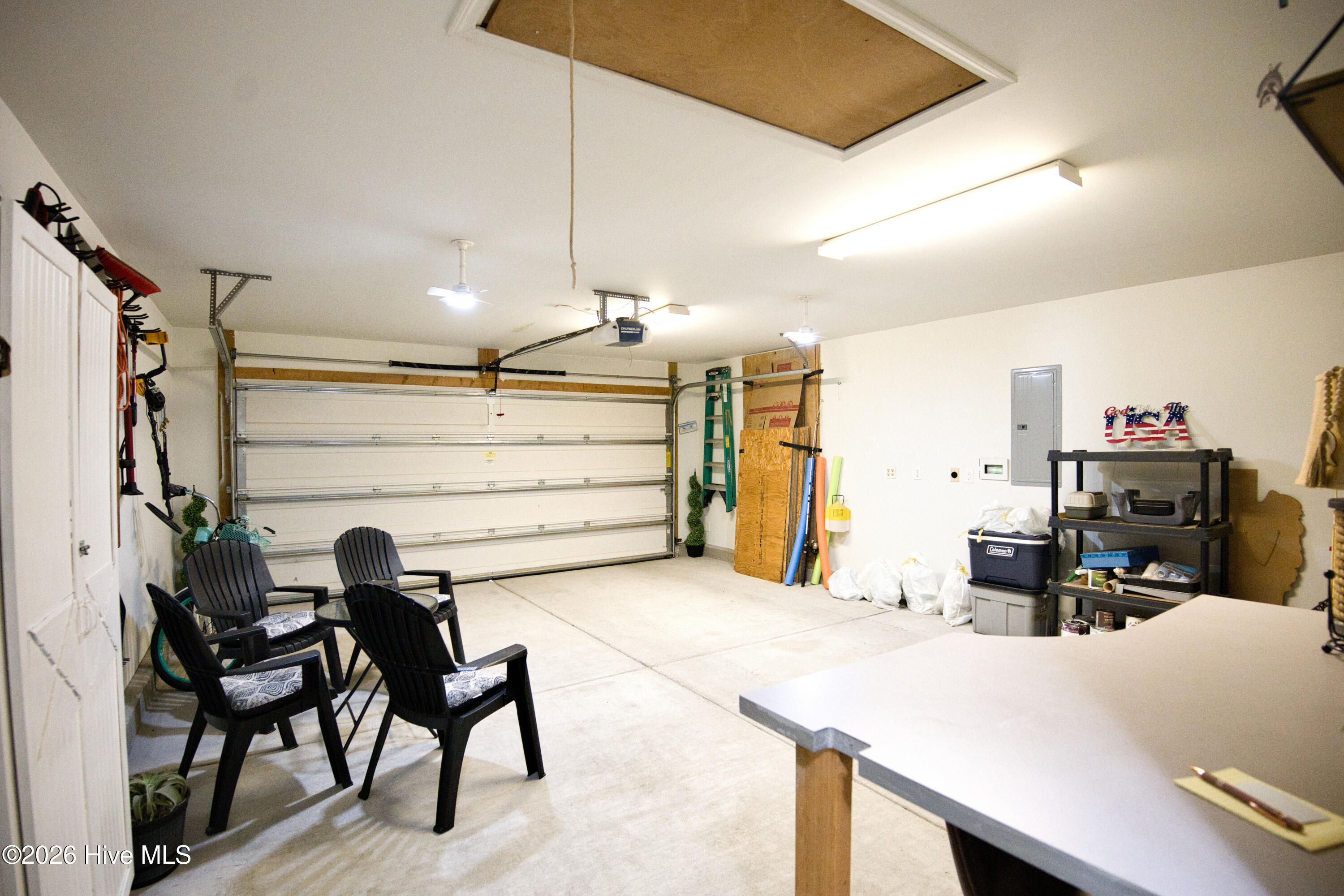 100569889 | Photo 49