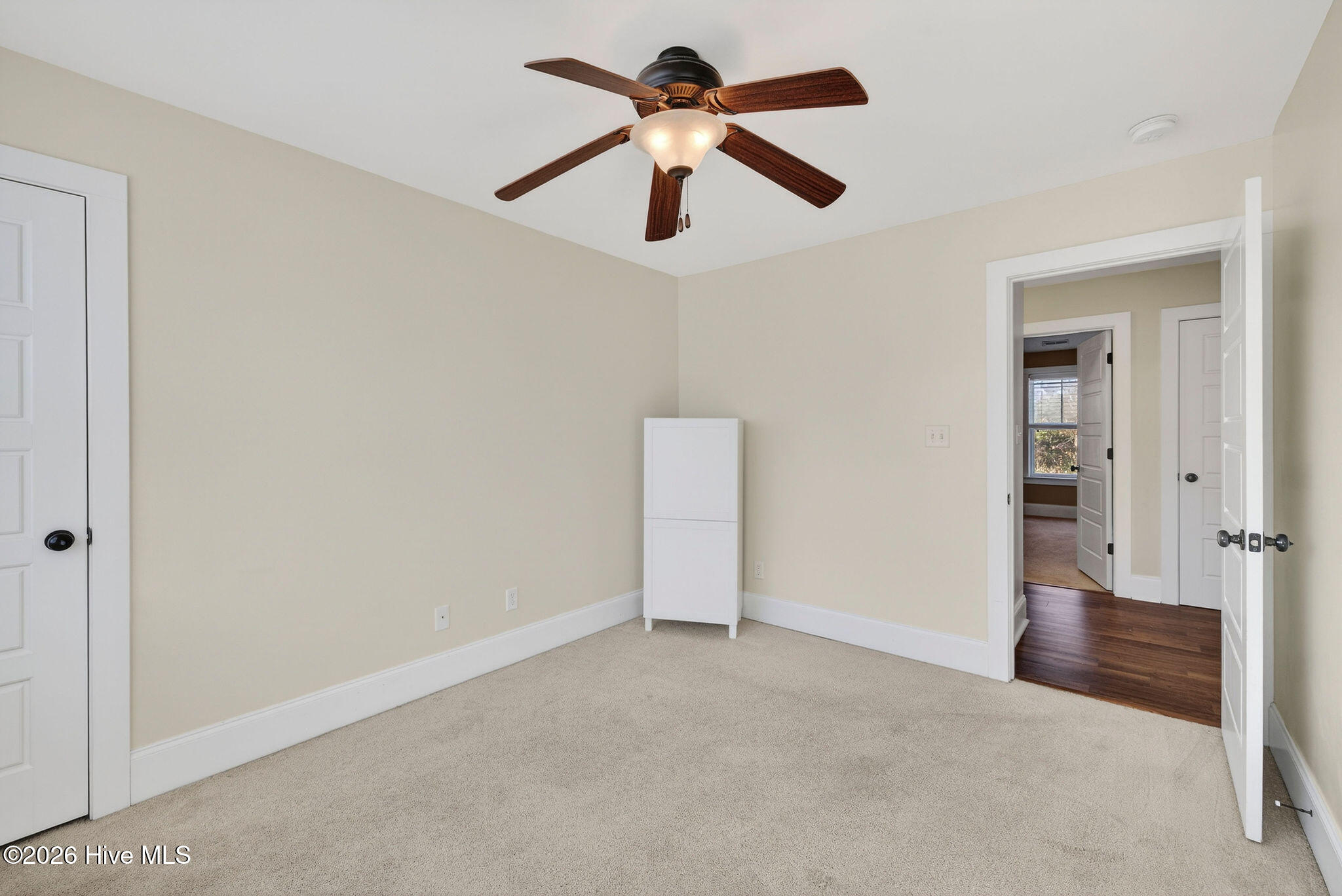 100549493 | Photo 33