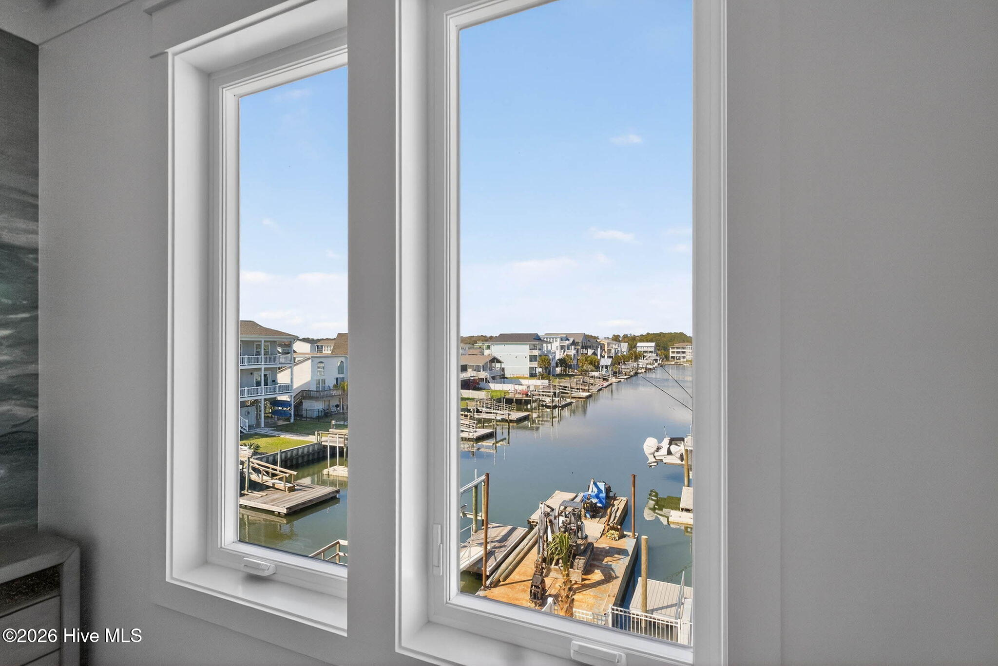 100543300 | Photo 97