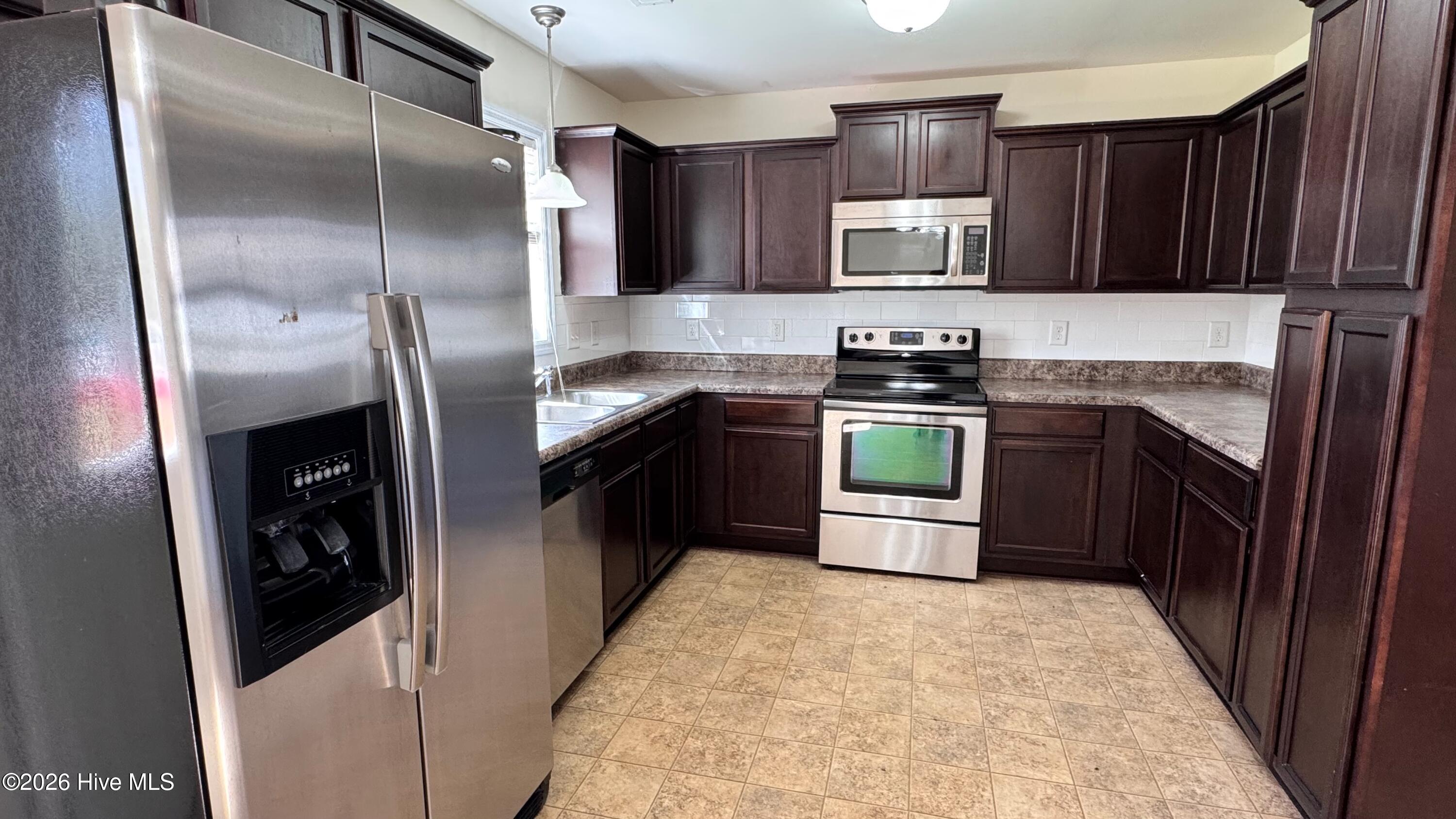 100561973 | Photo 12