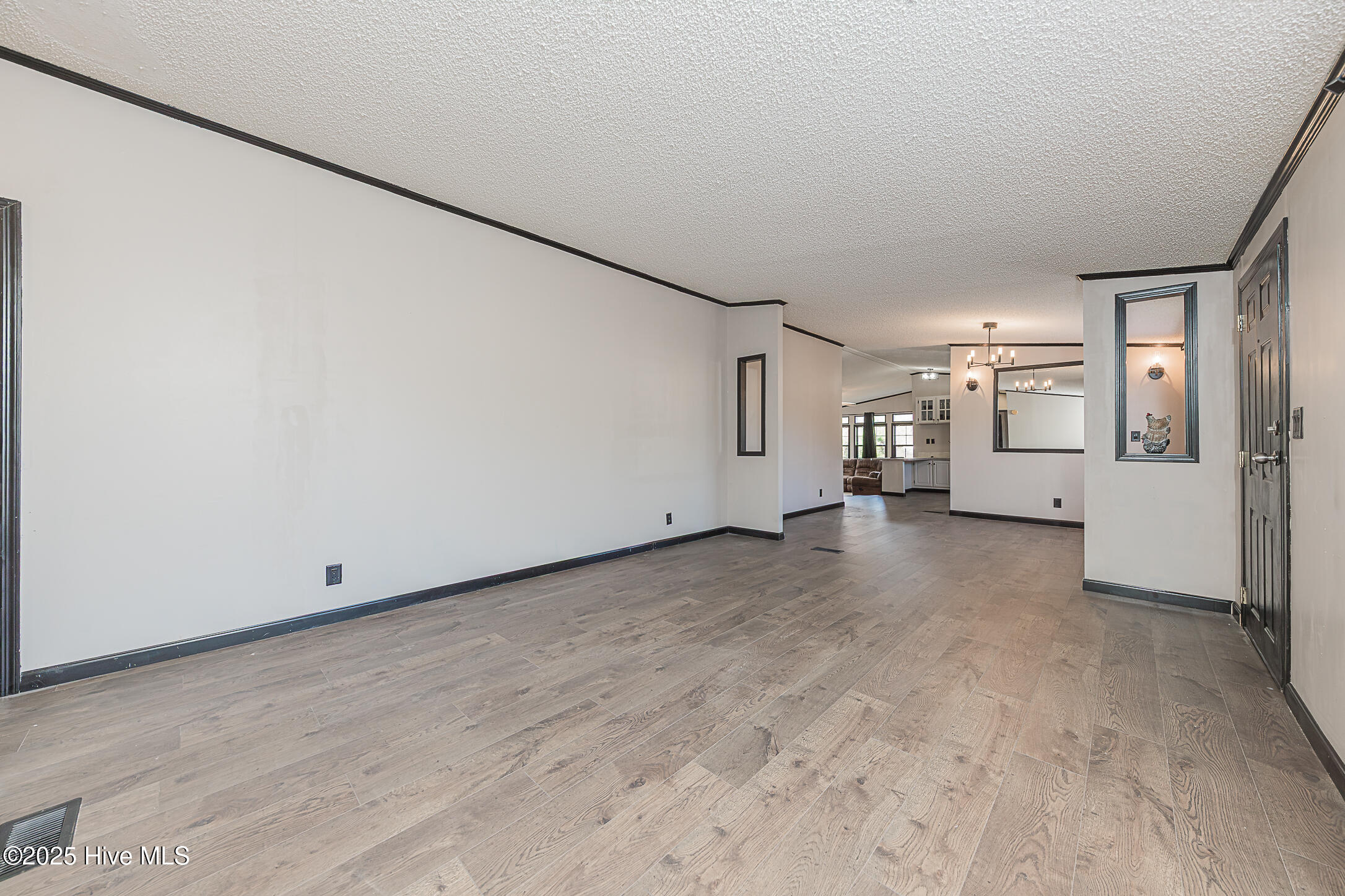 100546784 | Photo 11