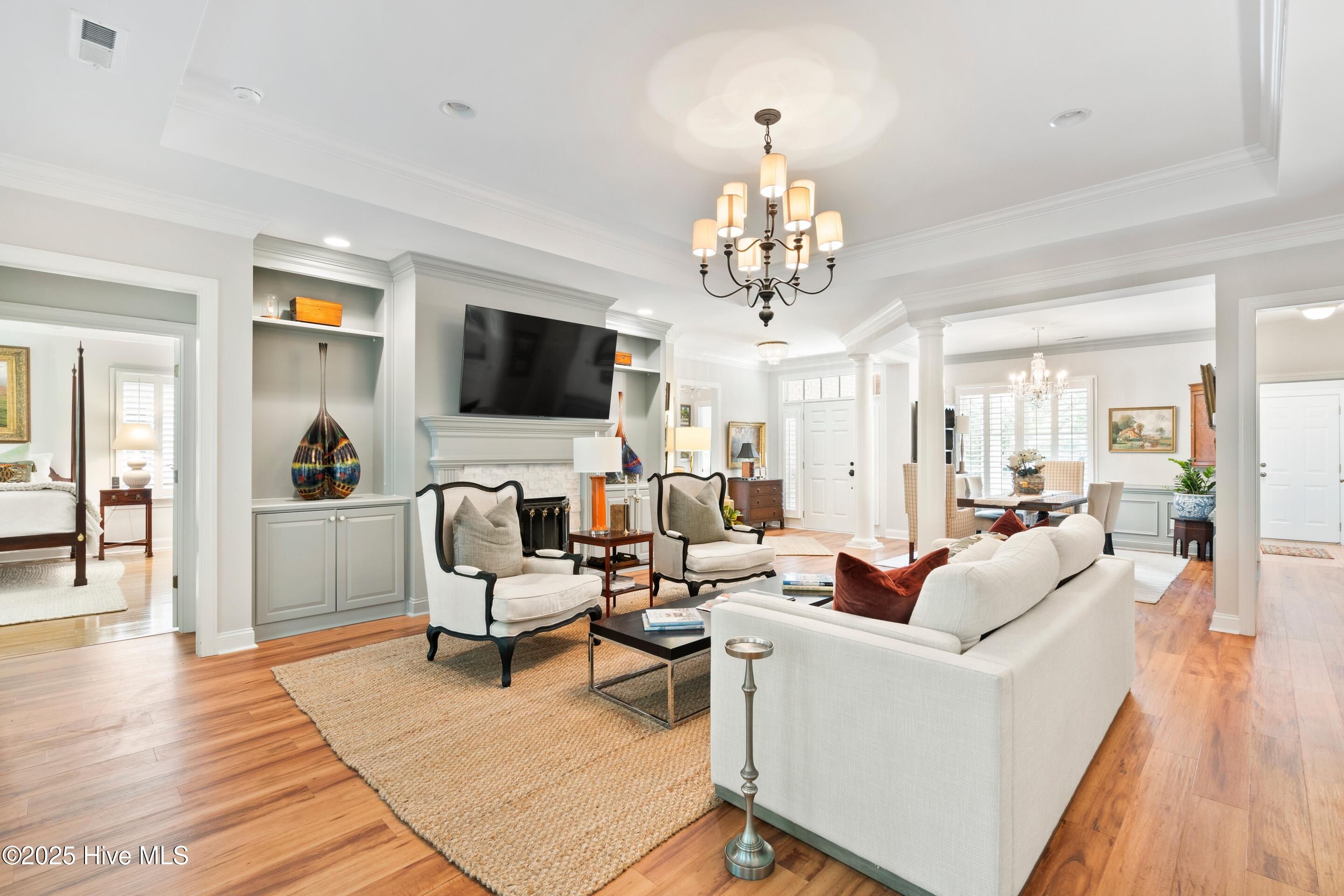 100520389 | Photo 13