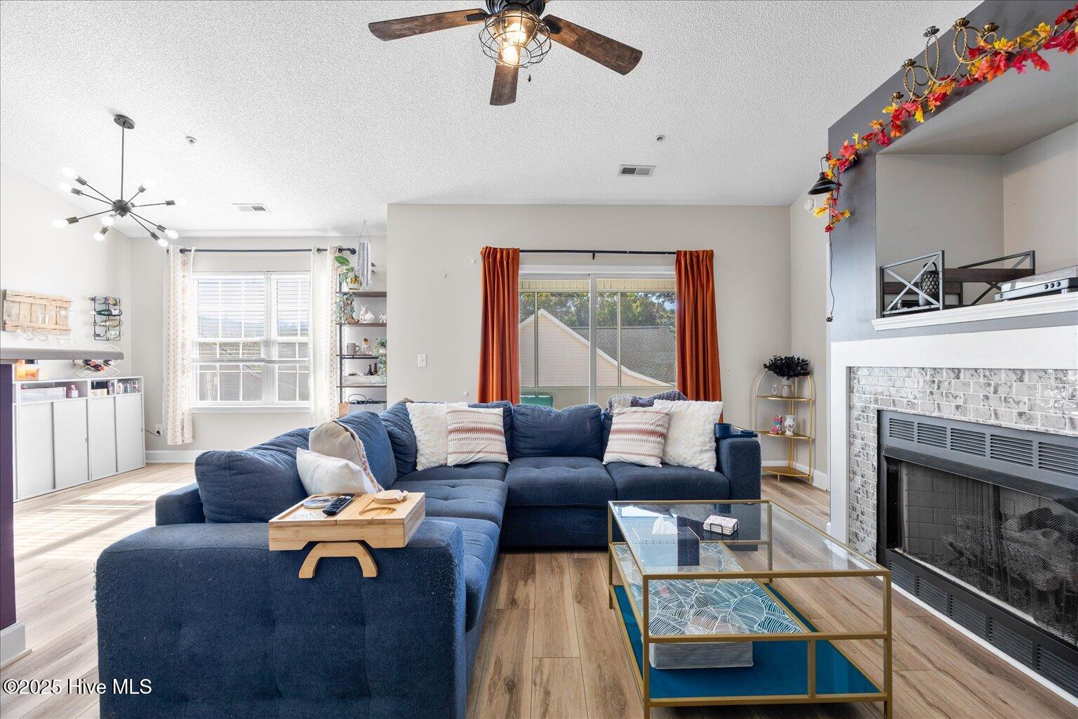 100536897 | Photo 18