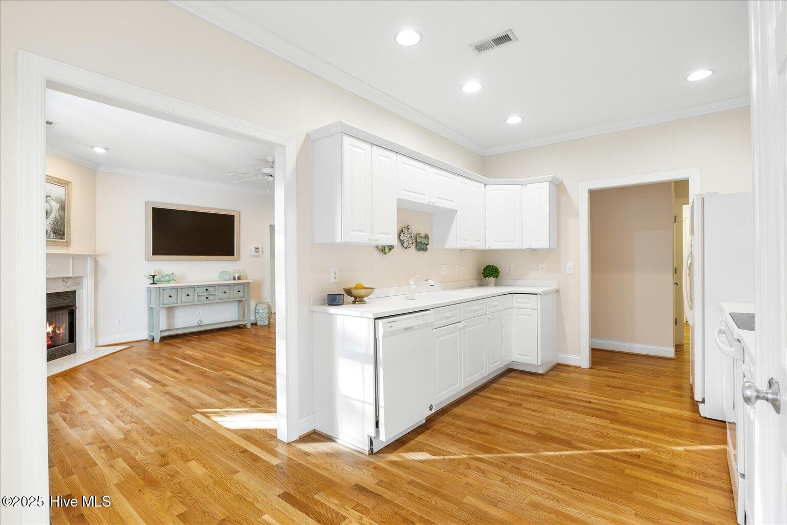 100532756 | Photo 16