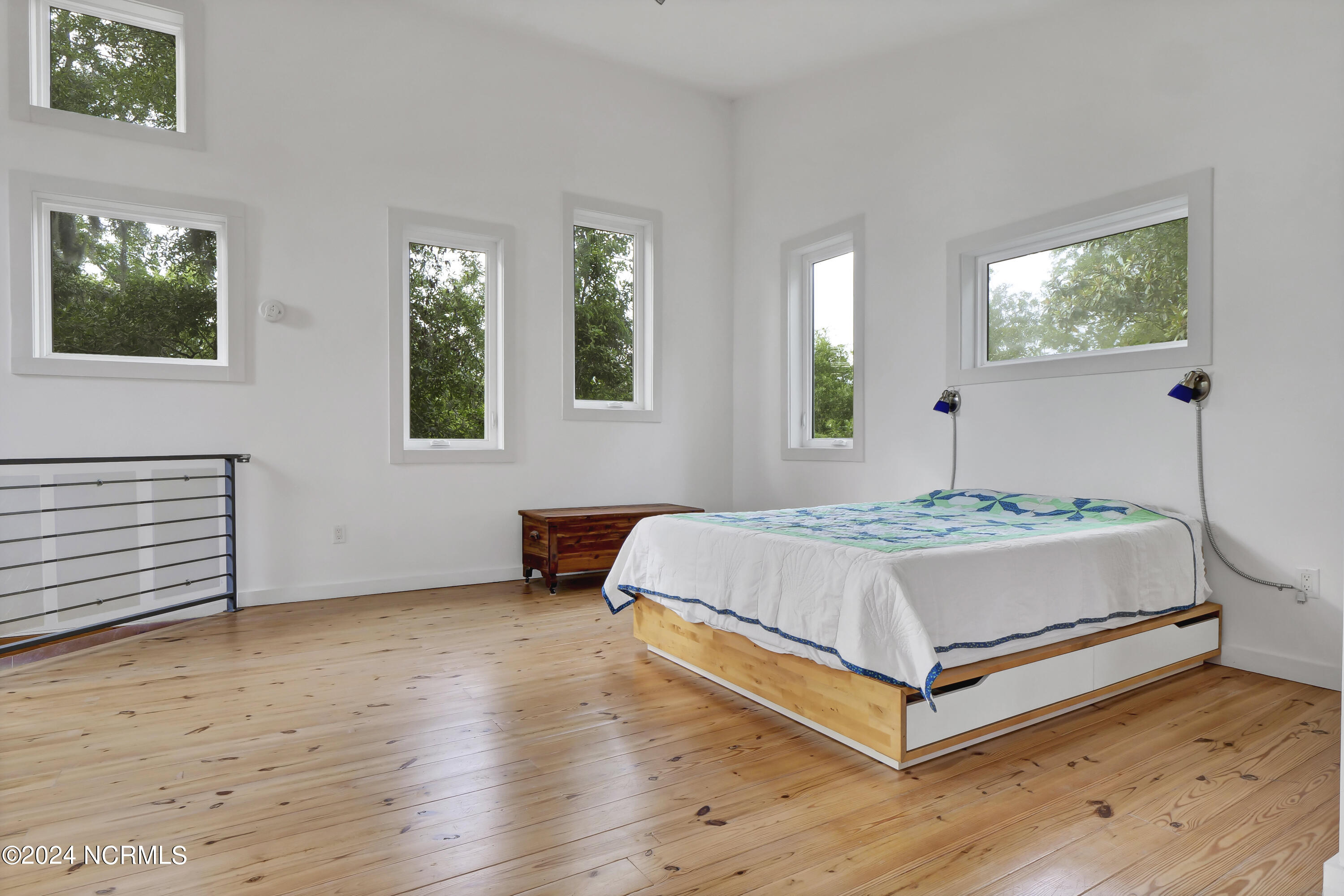 100497530 | Photo 46