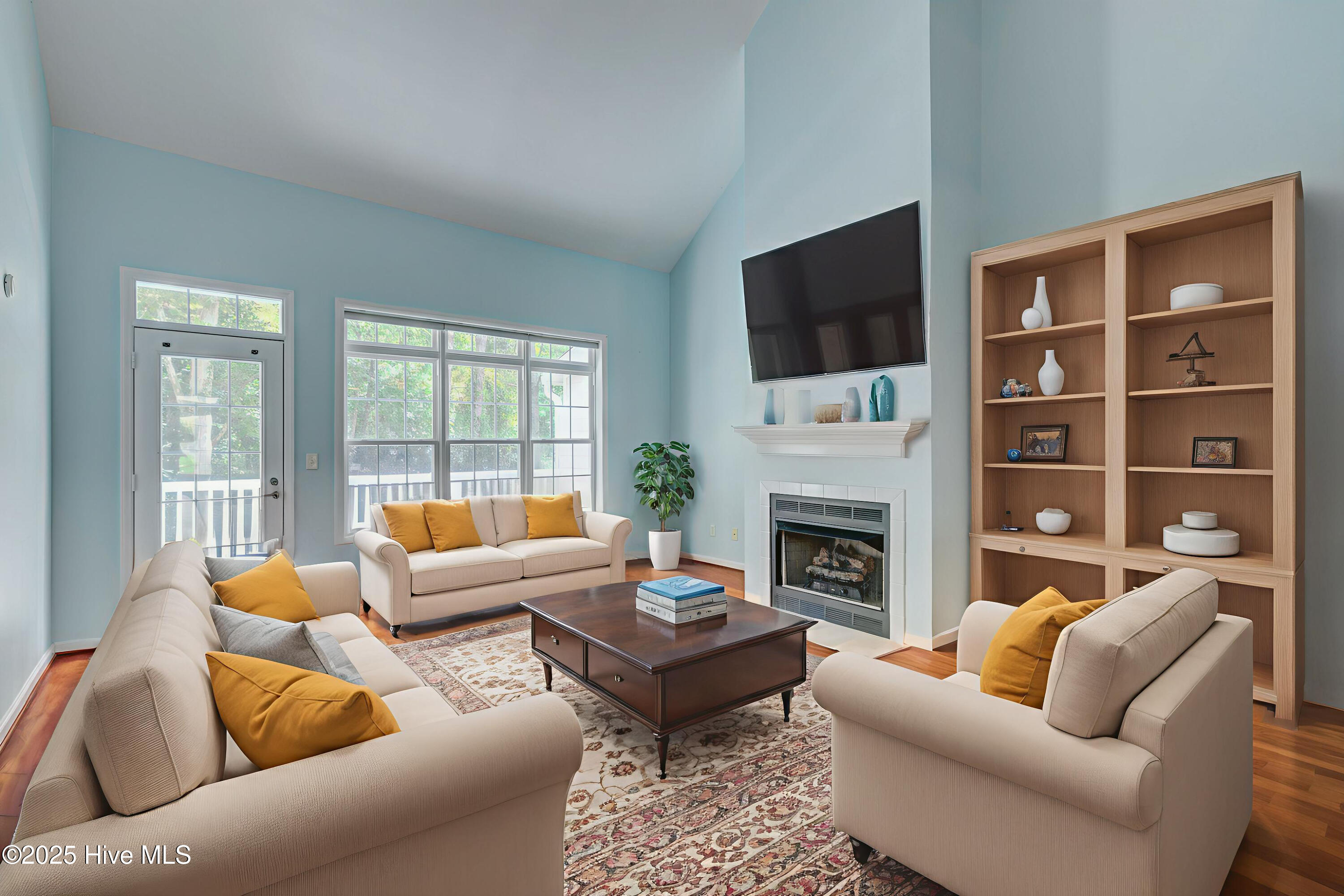 100526585 | Photo 23