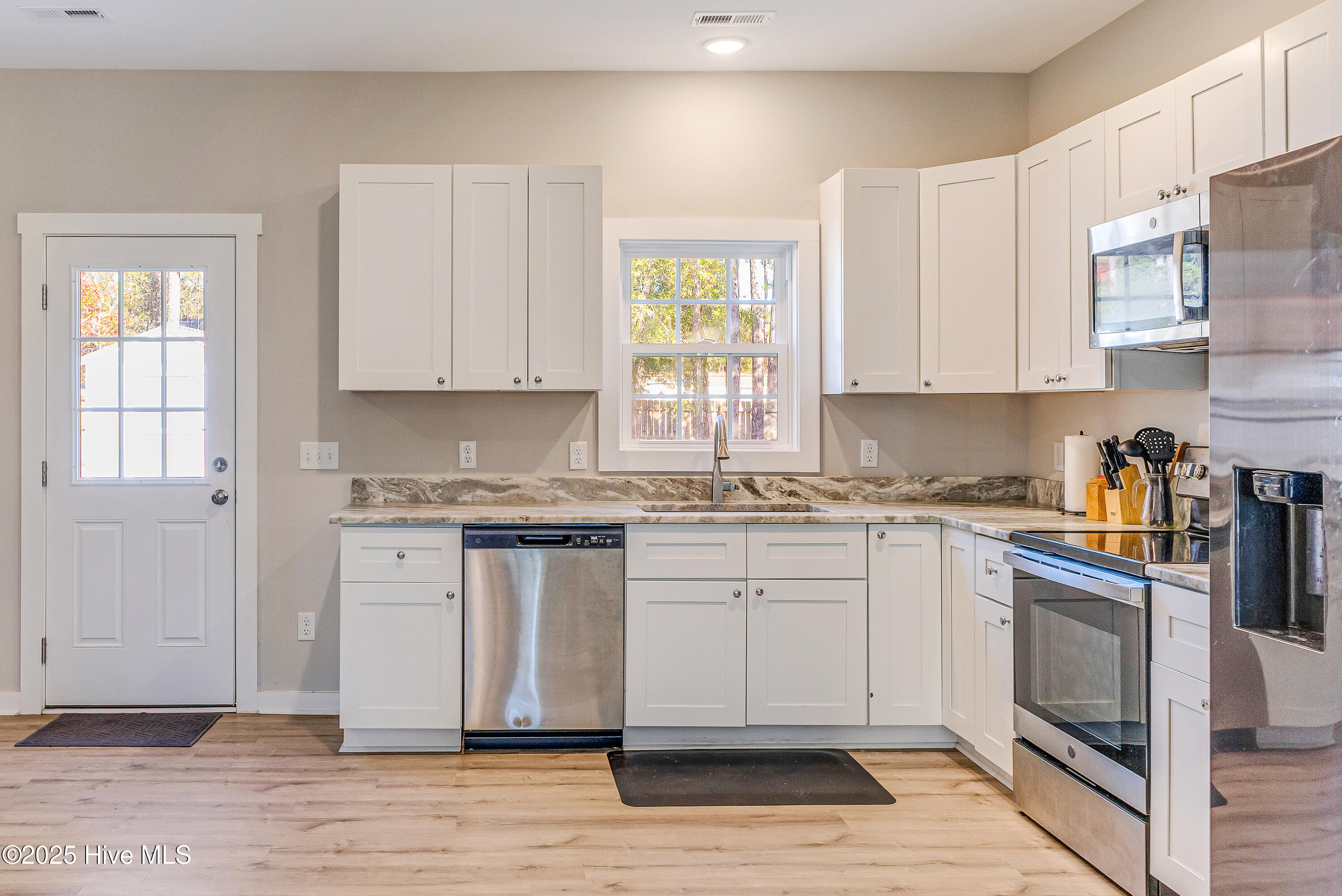 100542272 | Photo 13