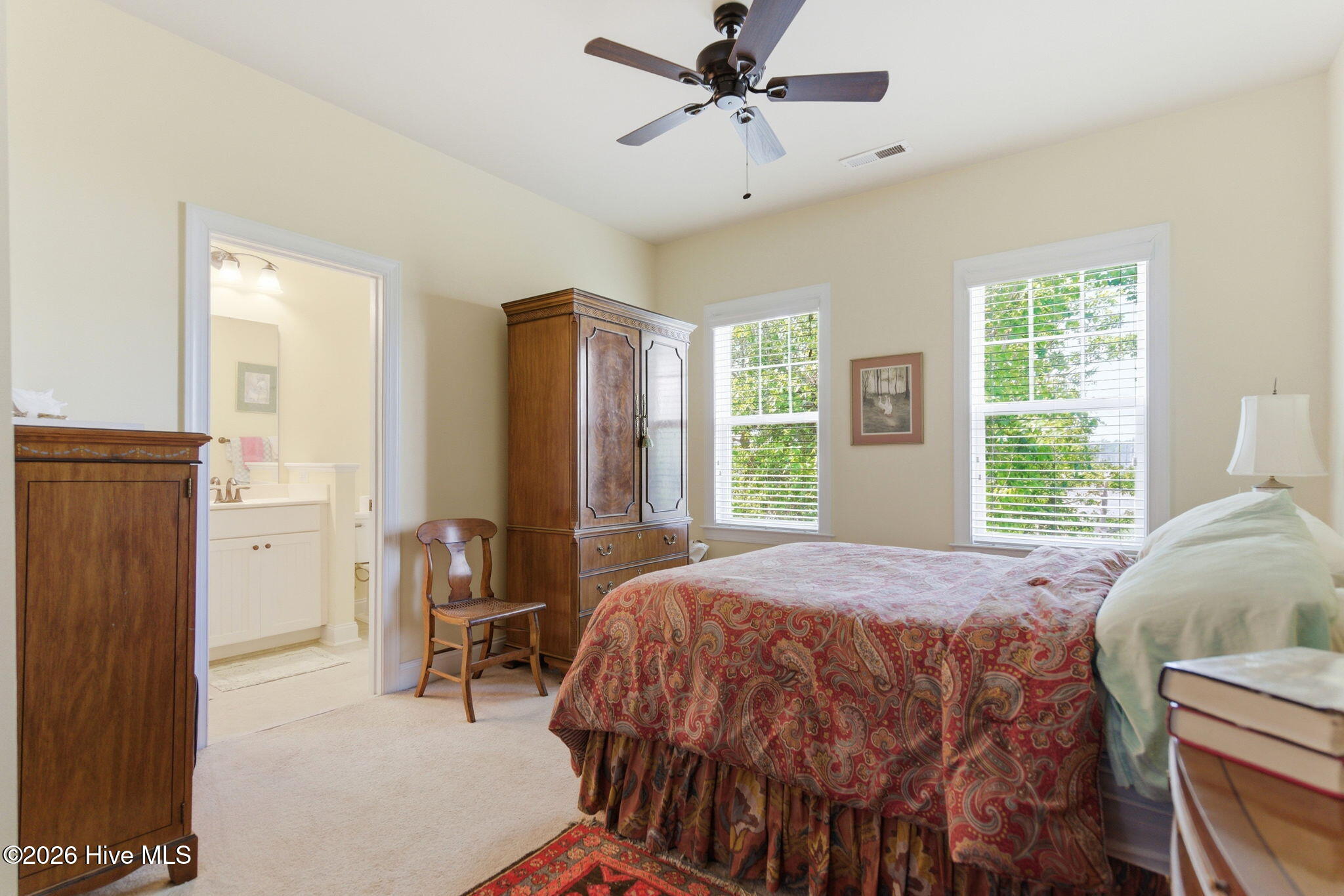 100569700 | Photo 38