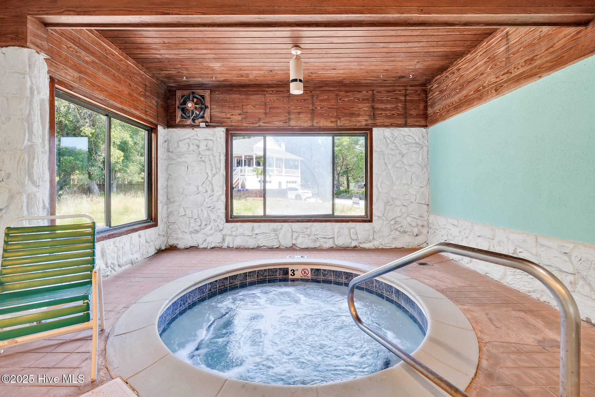 100570549 | Photo 65