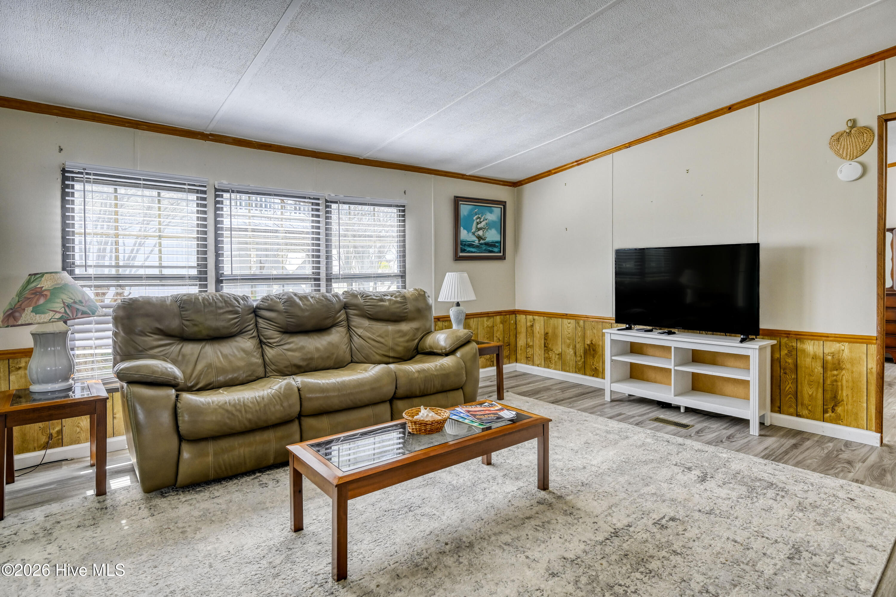 100562691 | Photo 12