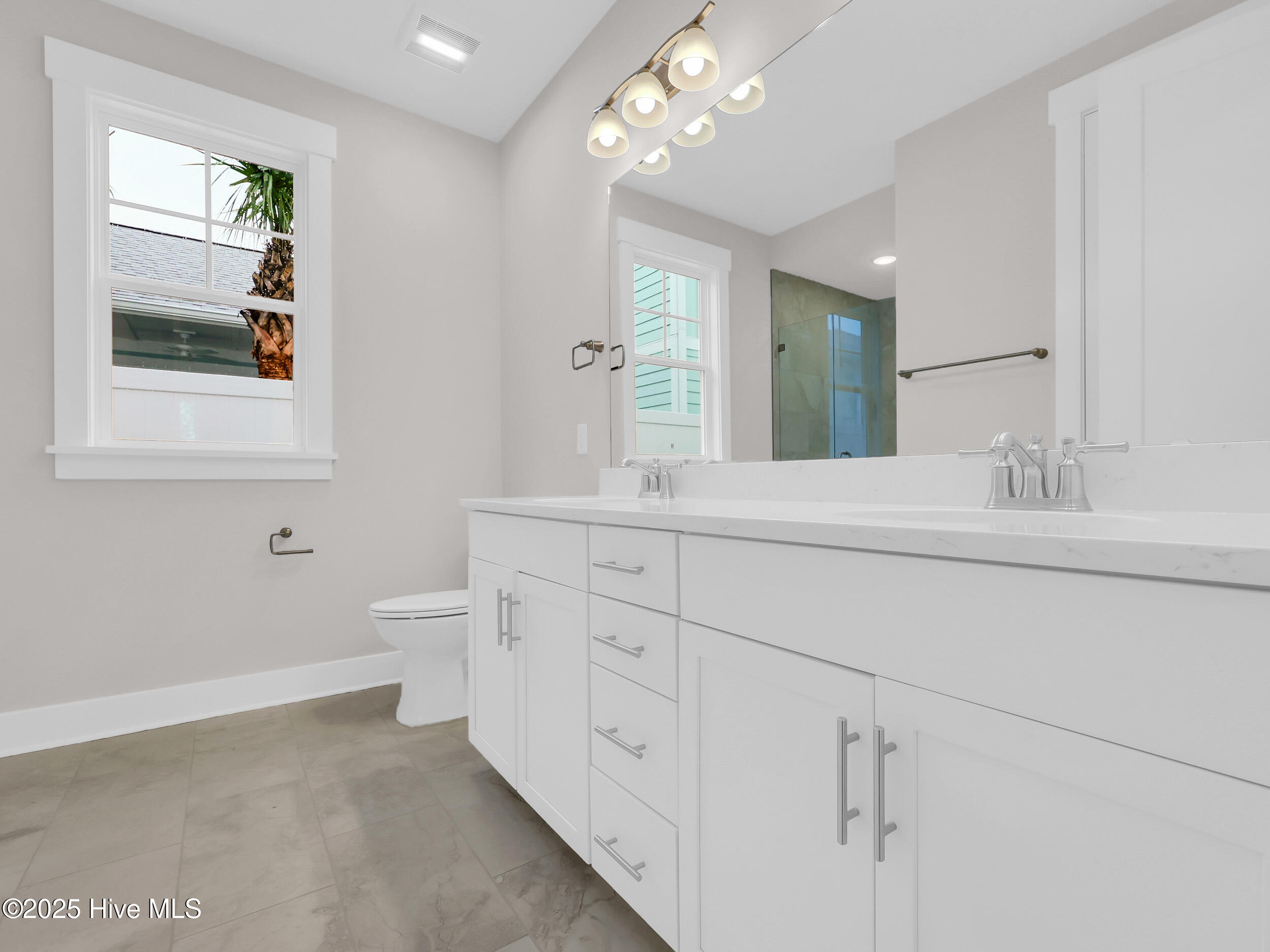 100533655 | Photo 23