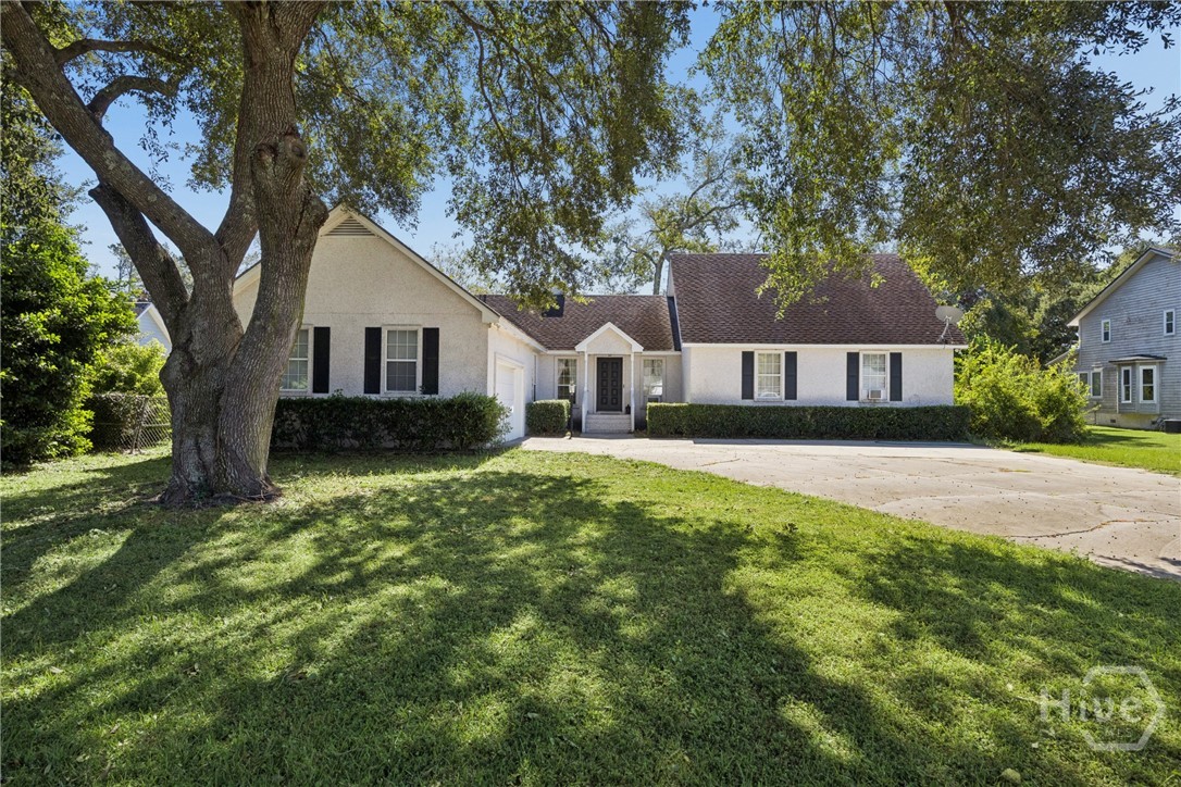 Photo 1 of Single family home for sale at 206 Twin Lakes Dr, Brunswick, GA 31525 | MLS# SA366872 | Listing updated on 2026-10-29