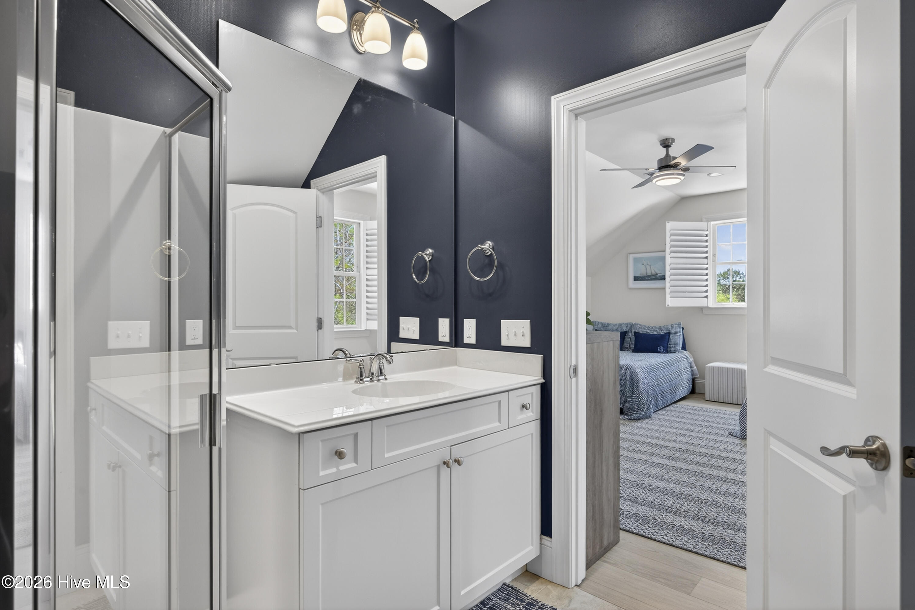 100564665 | Photo 37