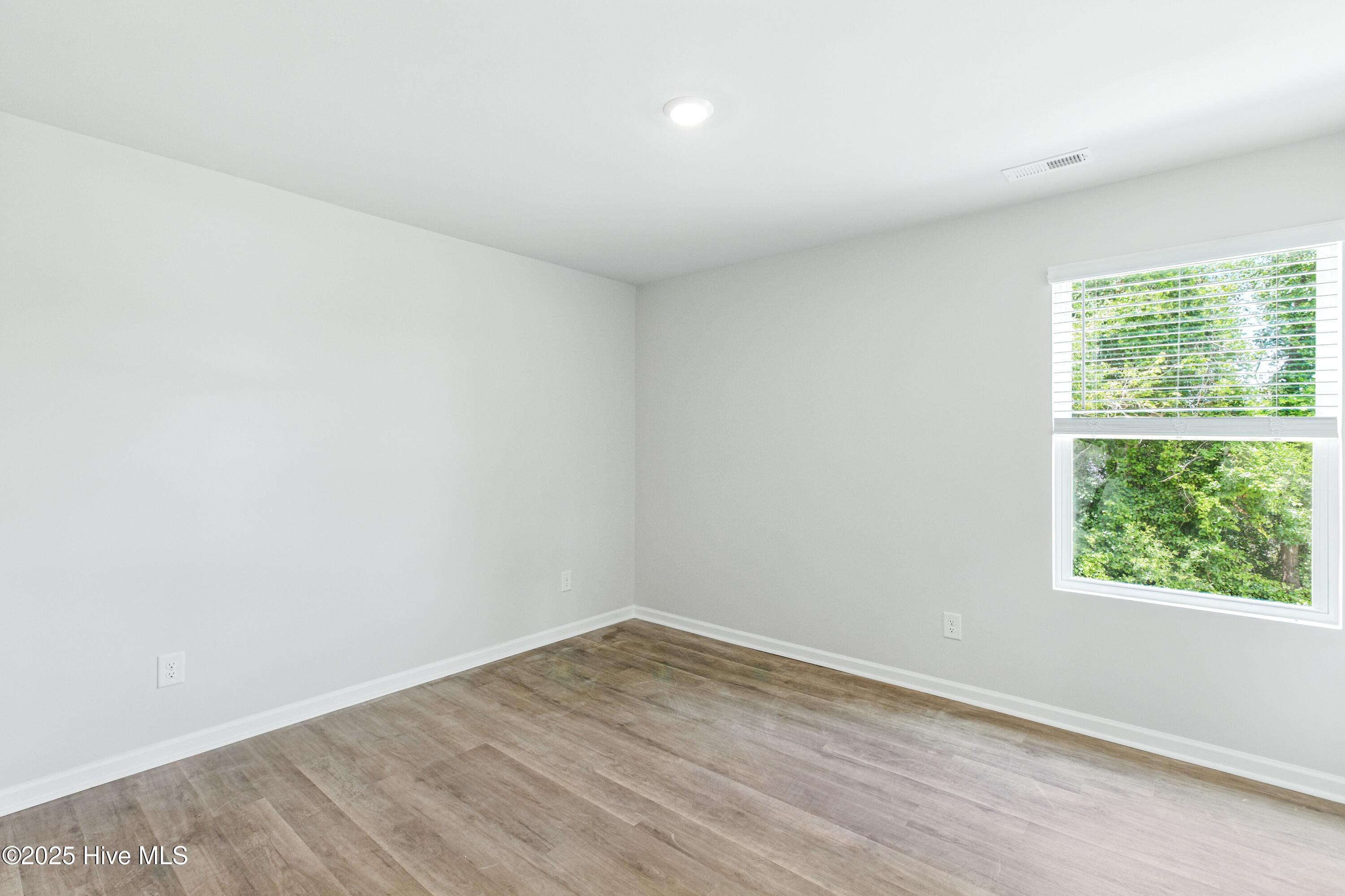 100520185 | Photo 24