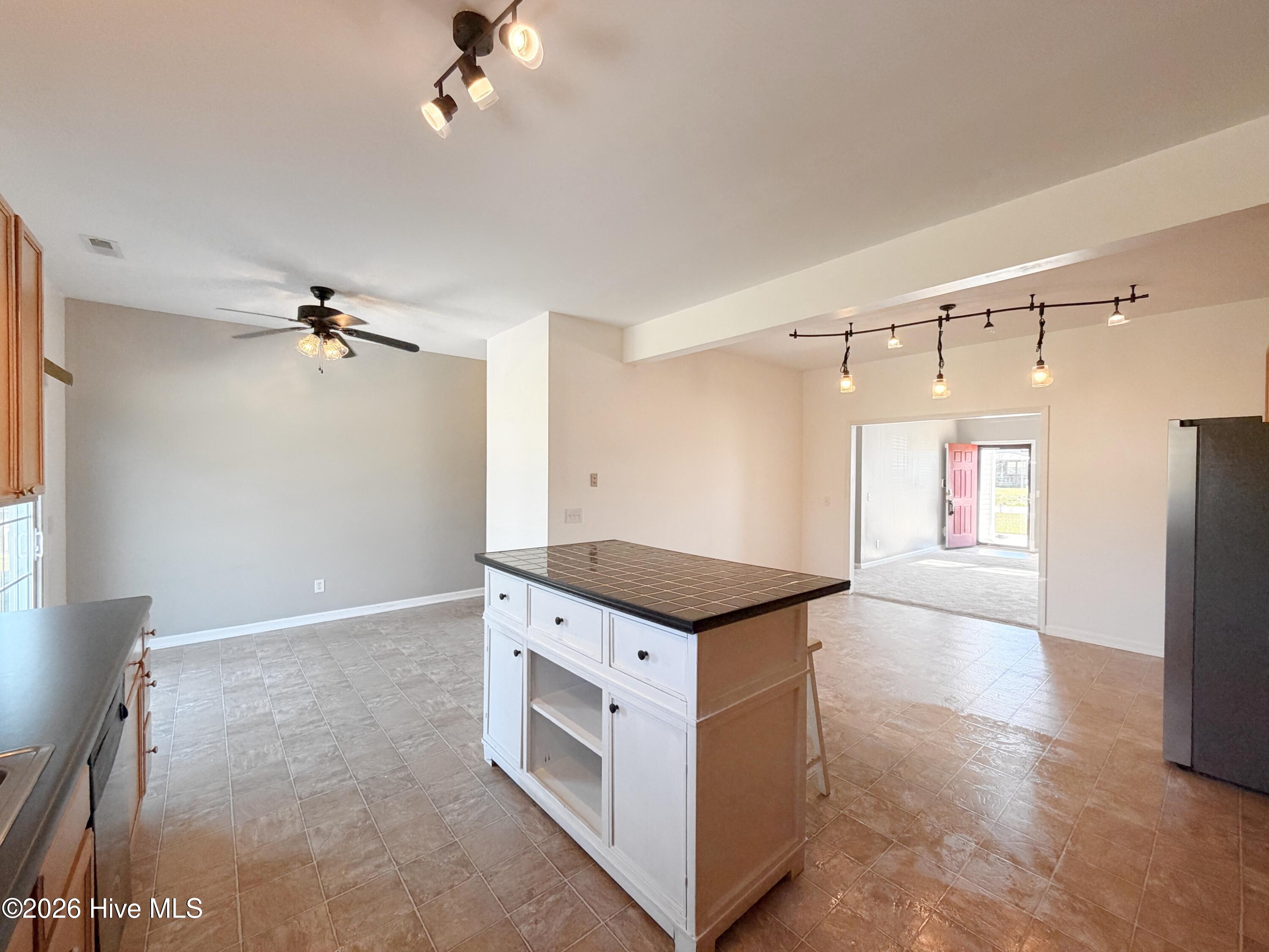 100547389 | Photo 13