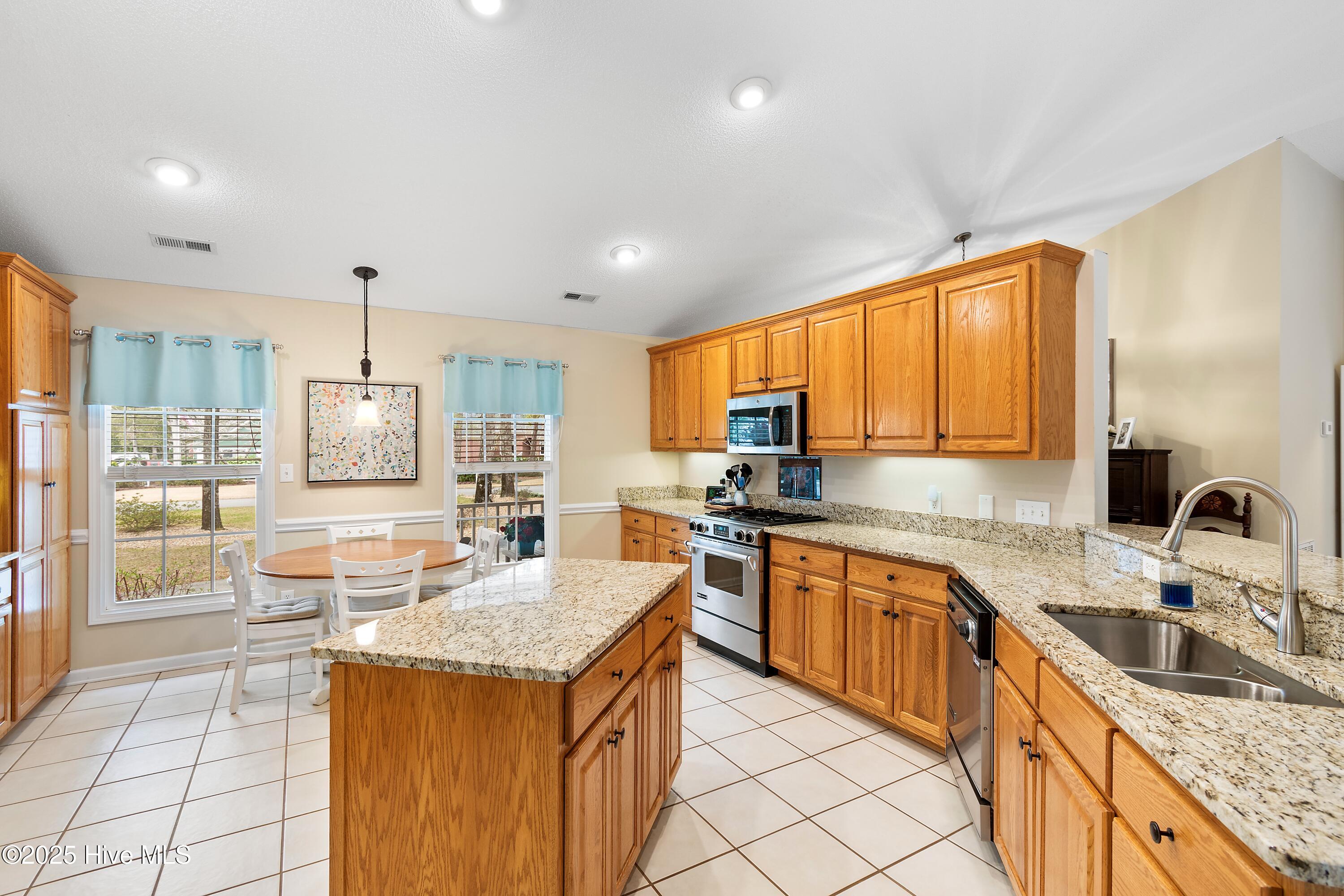 100556146 | Photo 10