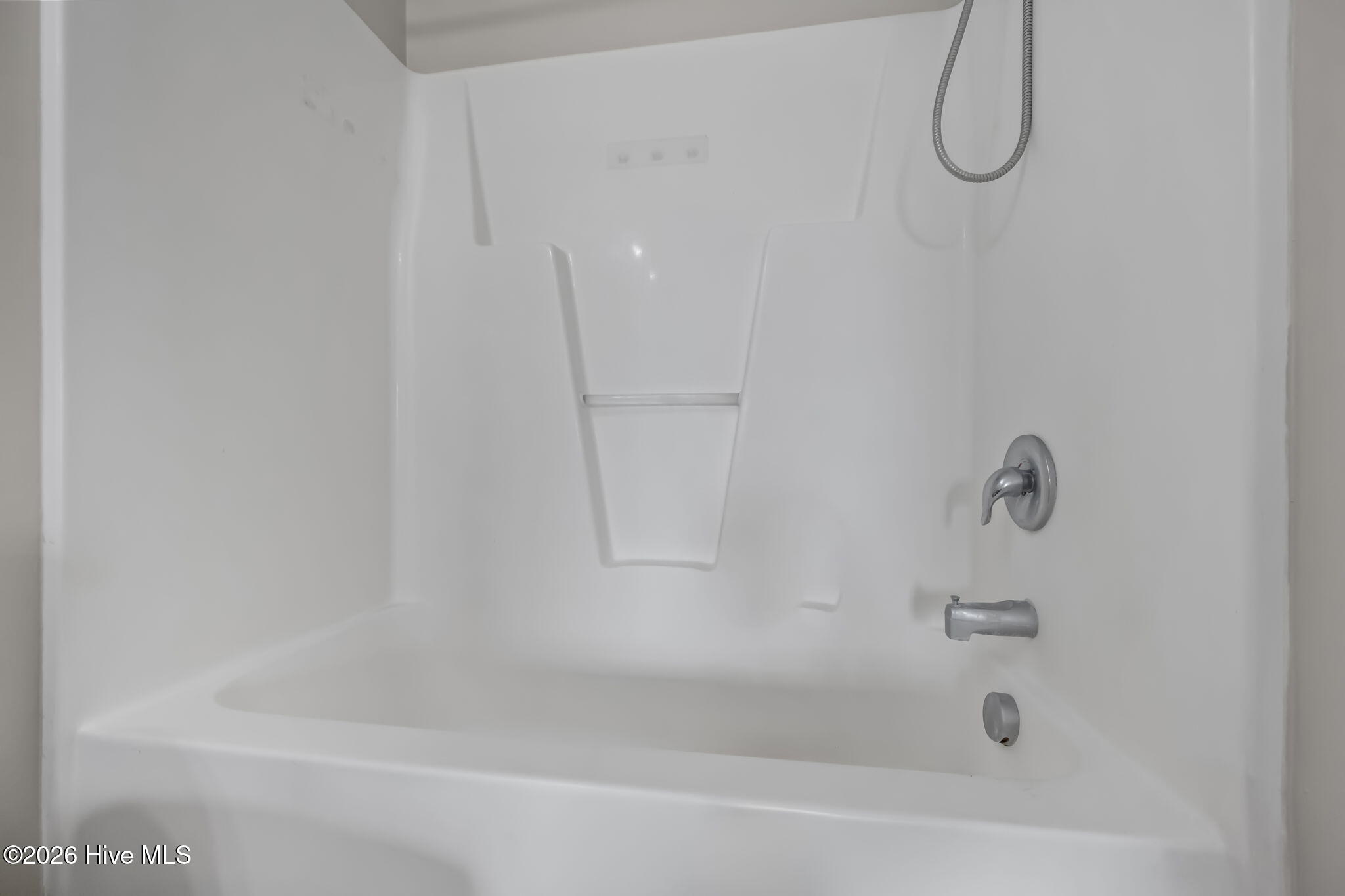 100549105 | Photo 30