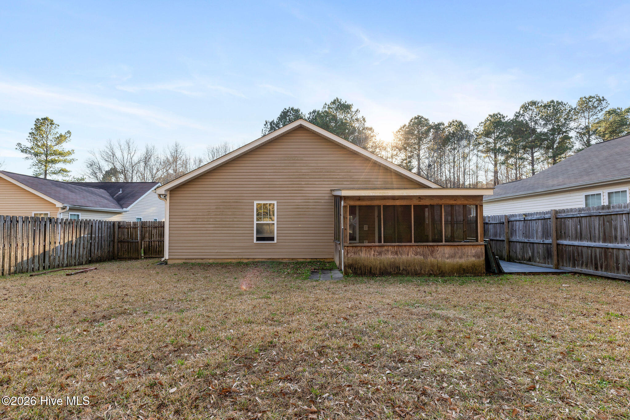 100548212 | Photo 27