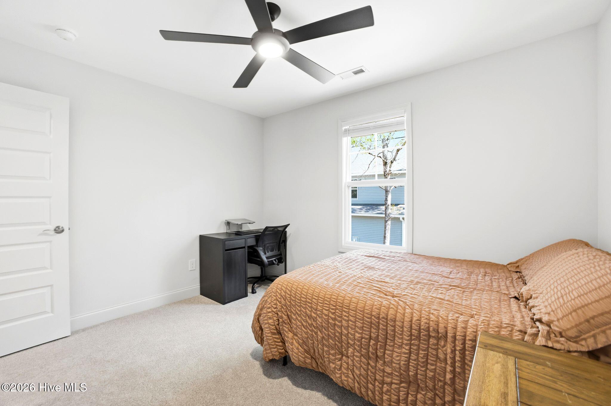 100568135 | Photo 60