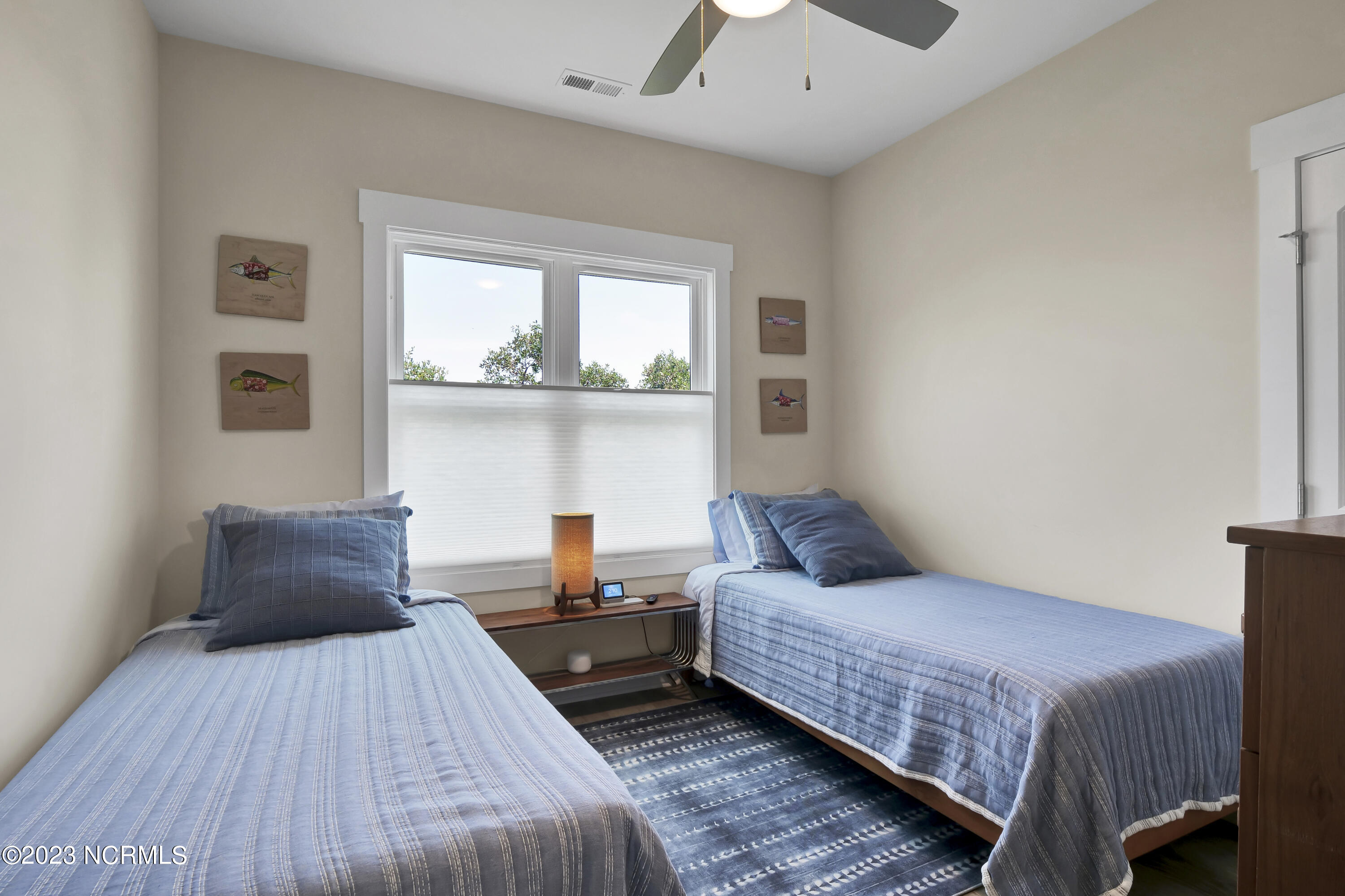 100526223 | Photo 33