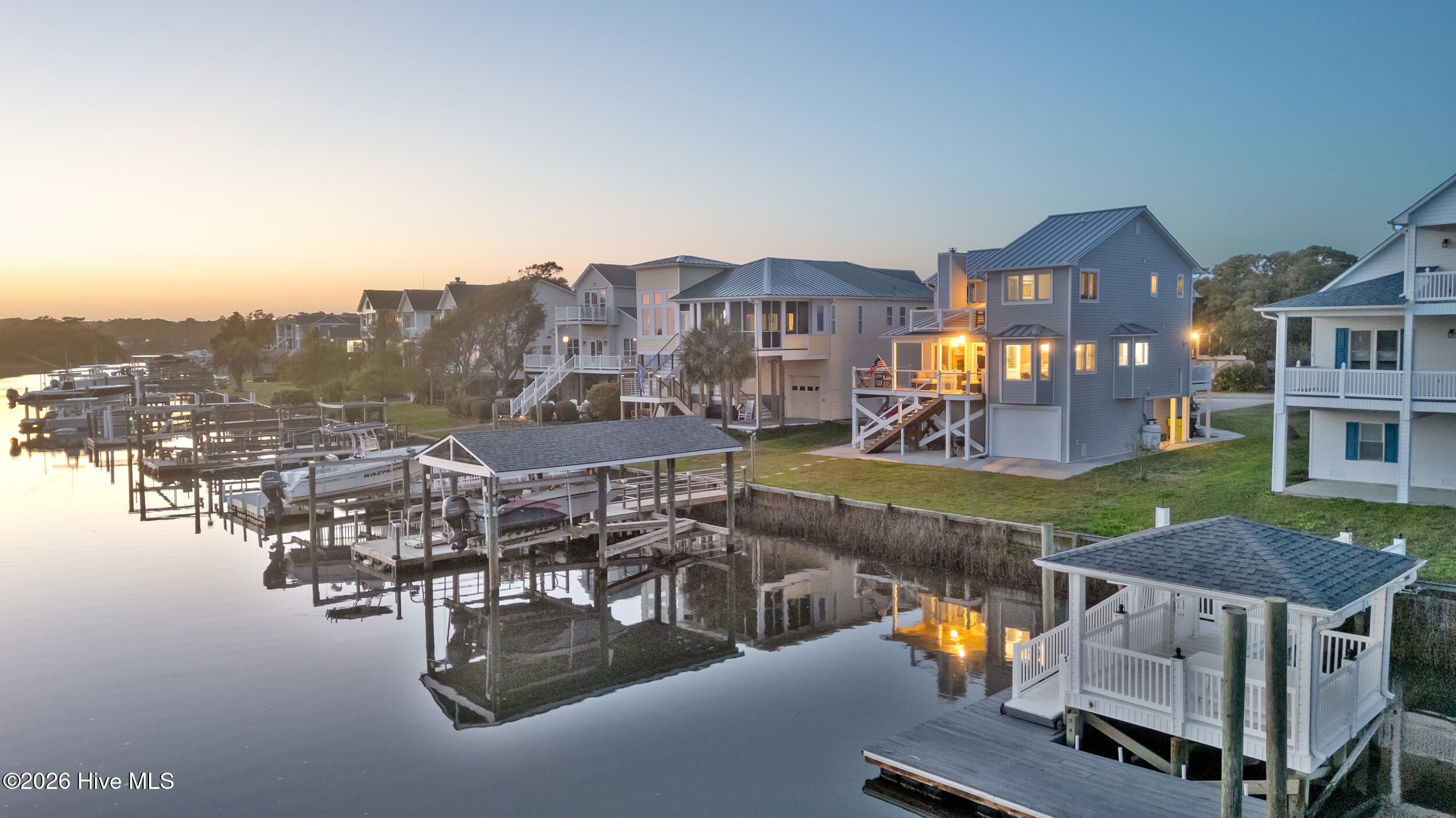 100564811 | Photo 83