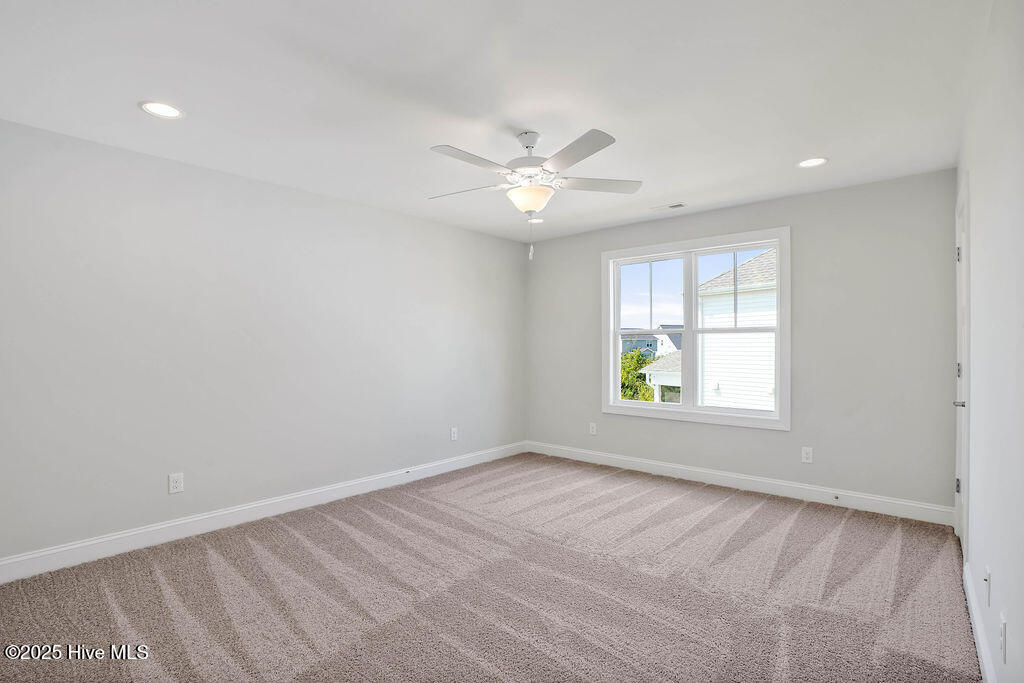 100461561 | Photo 21