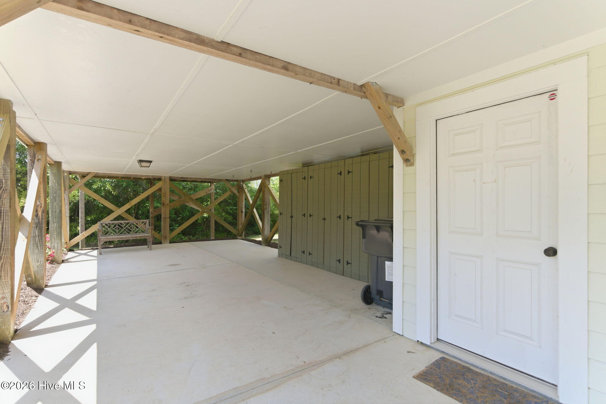 100569700 | Photo 27