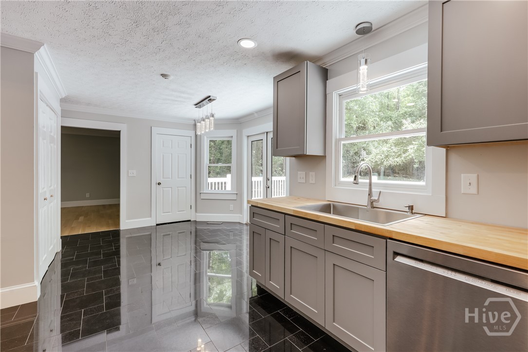 155 Hunters Pointe Drive