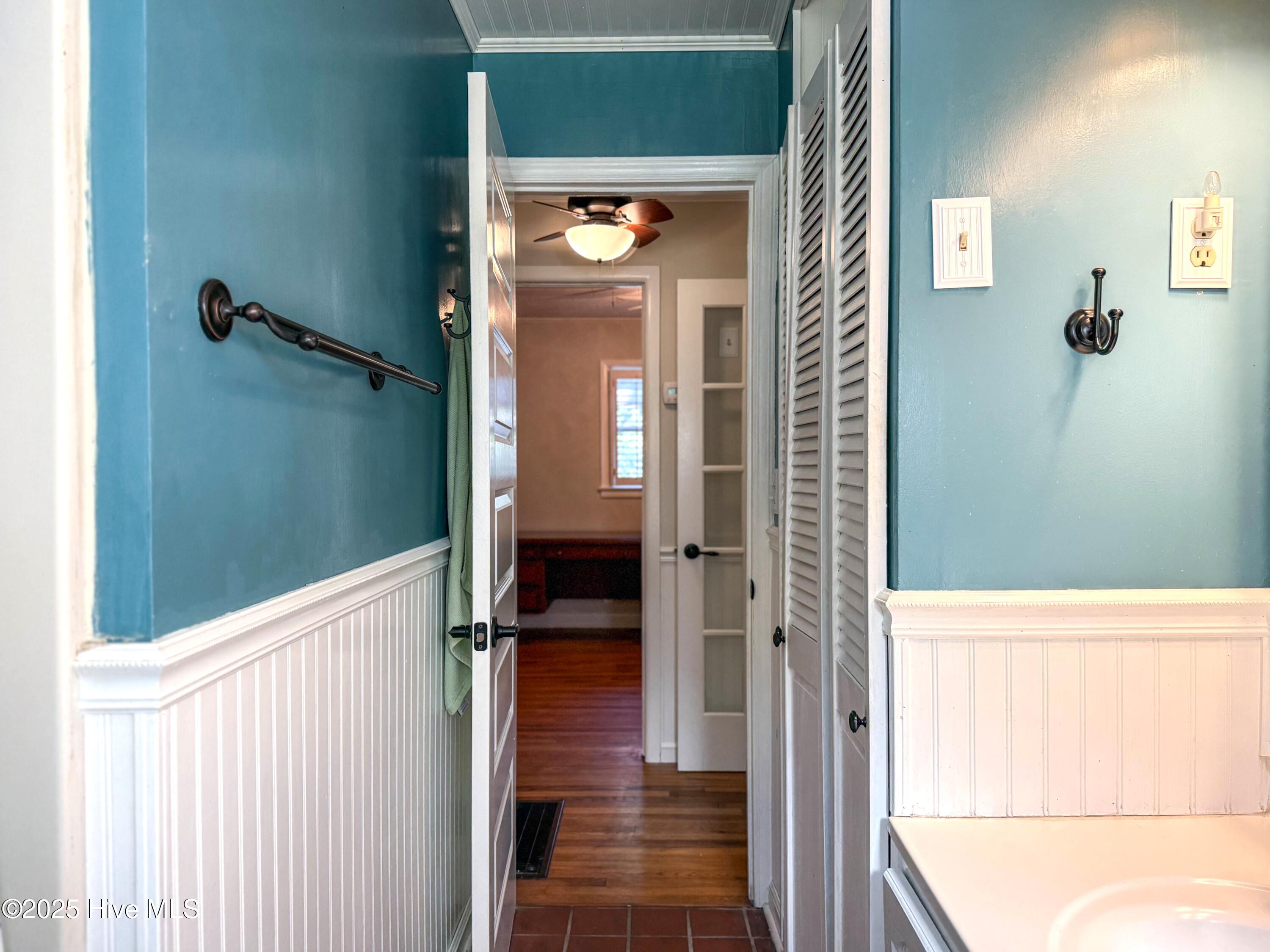 100537869 | Photo 36