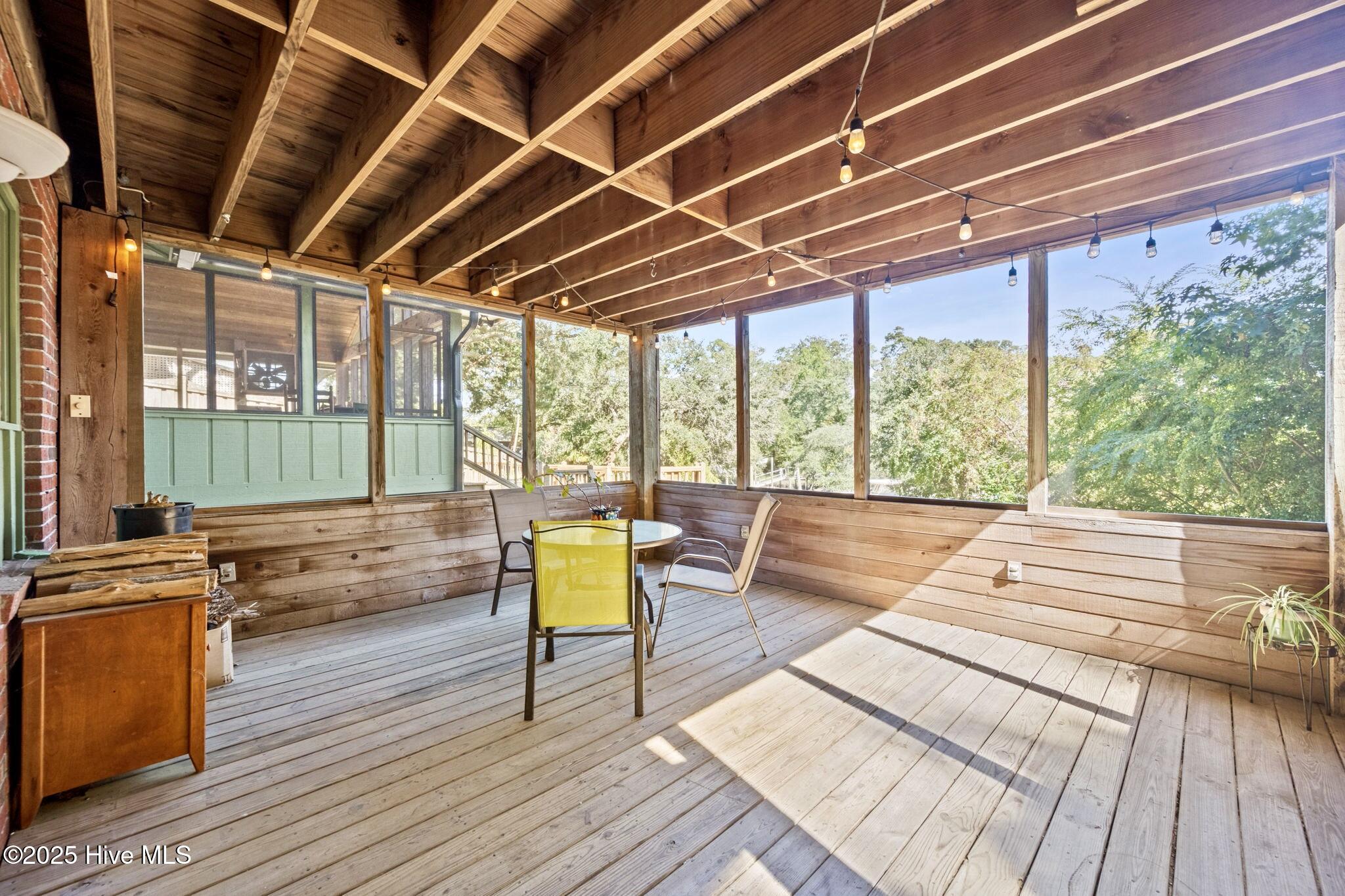 100532839 | Photo 46