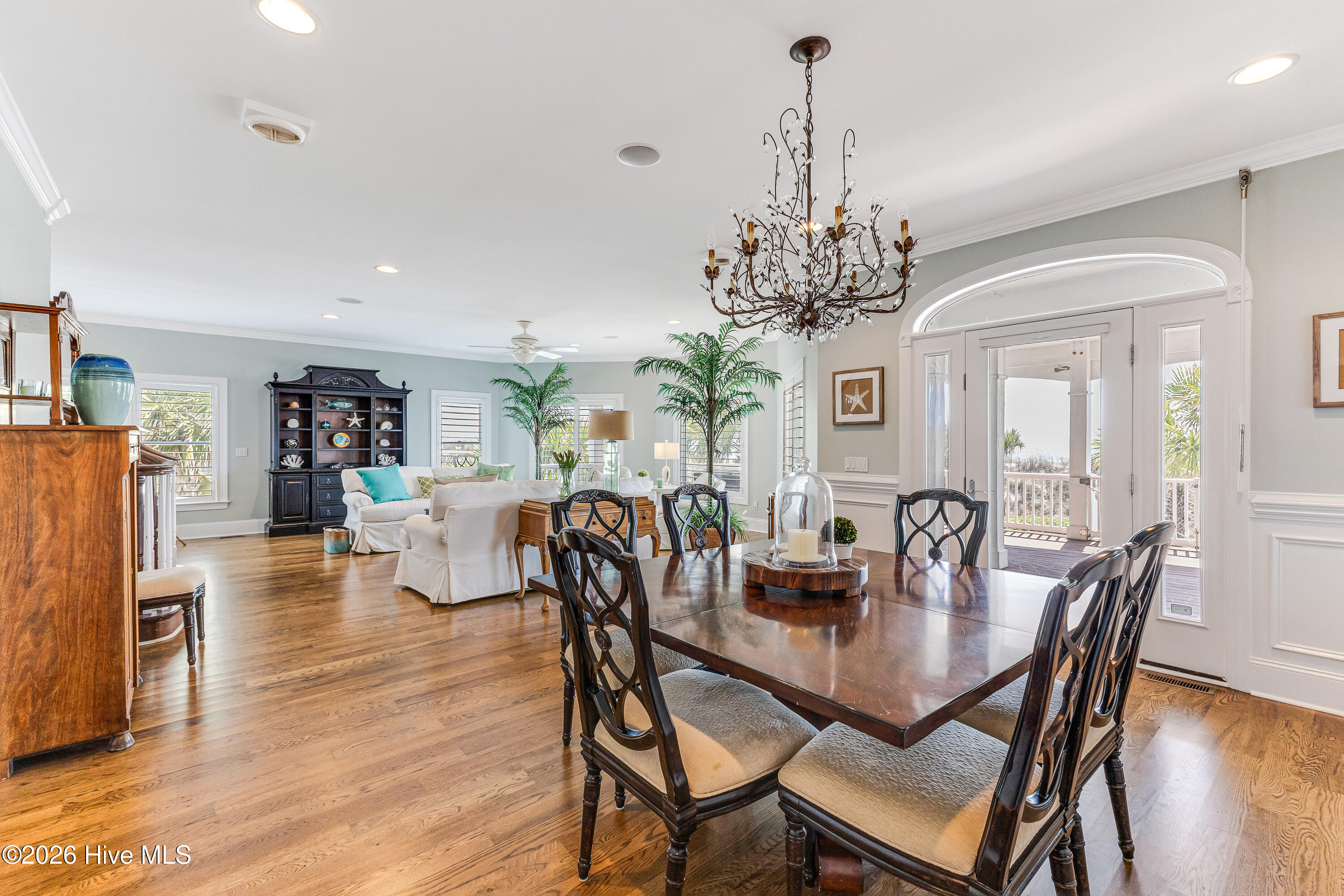 100567897 | Photo 13