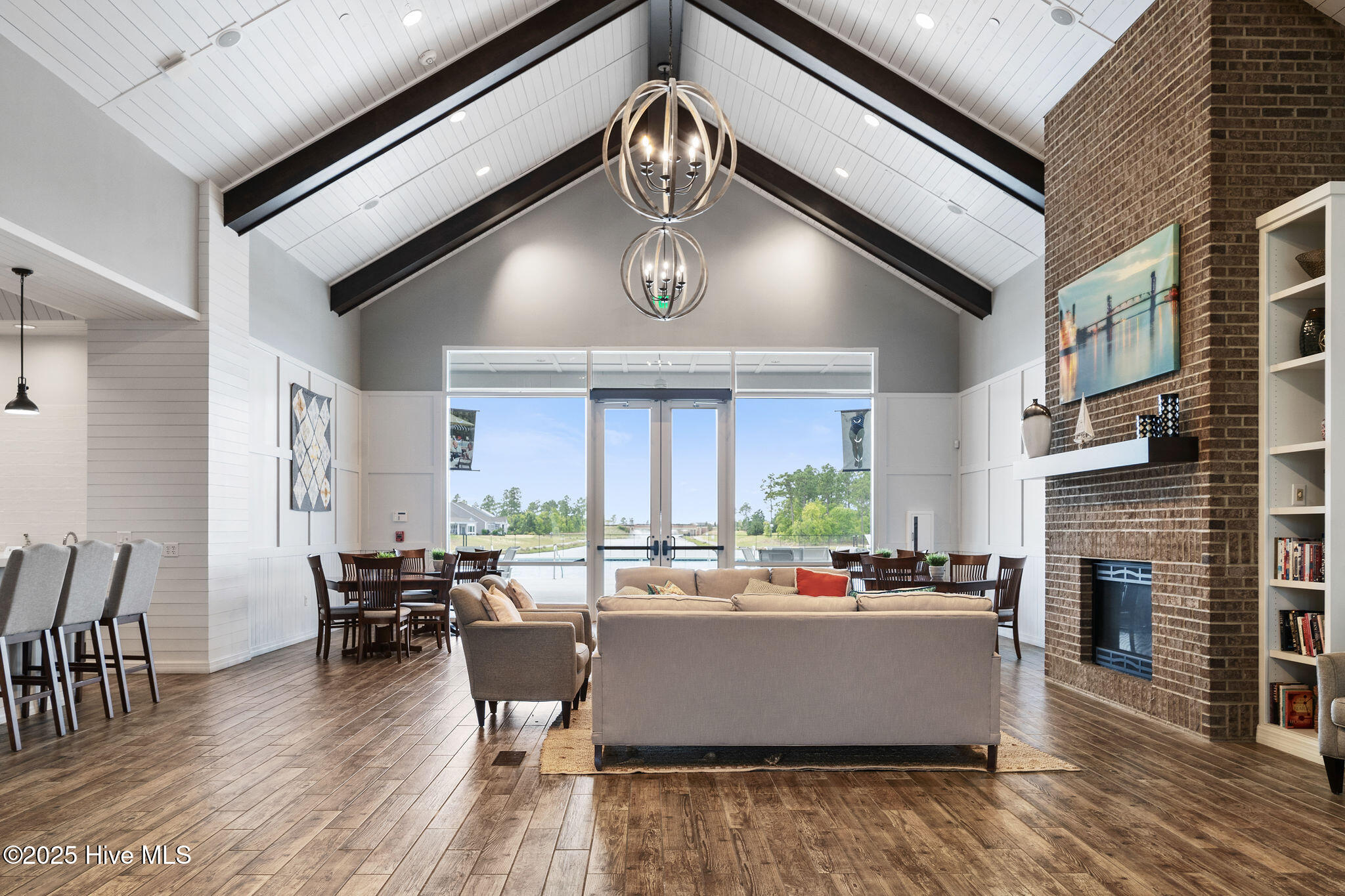 100522757 | Photo 46