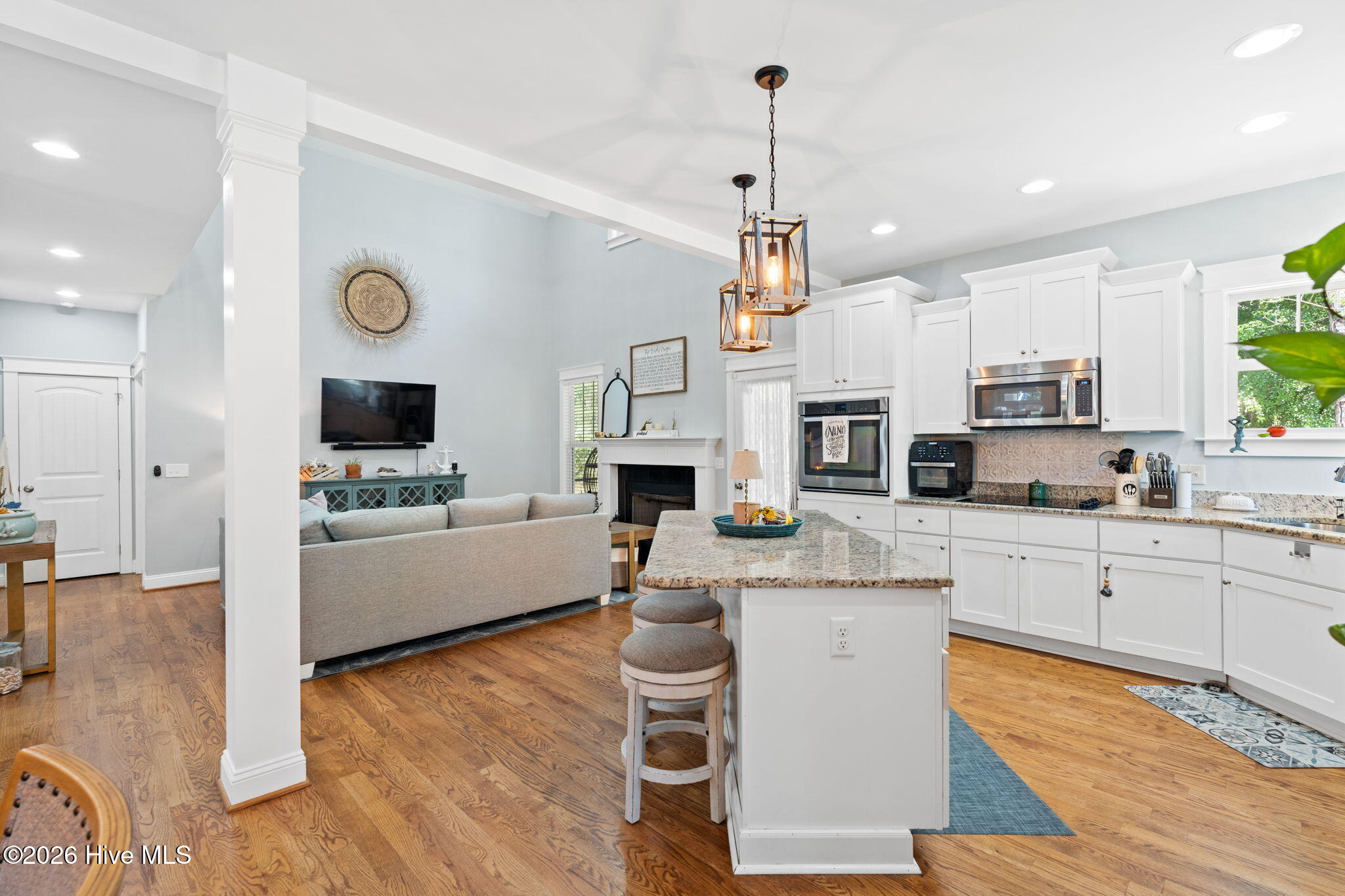 100568987 | Photo 17