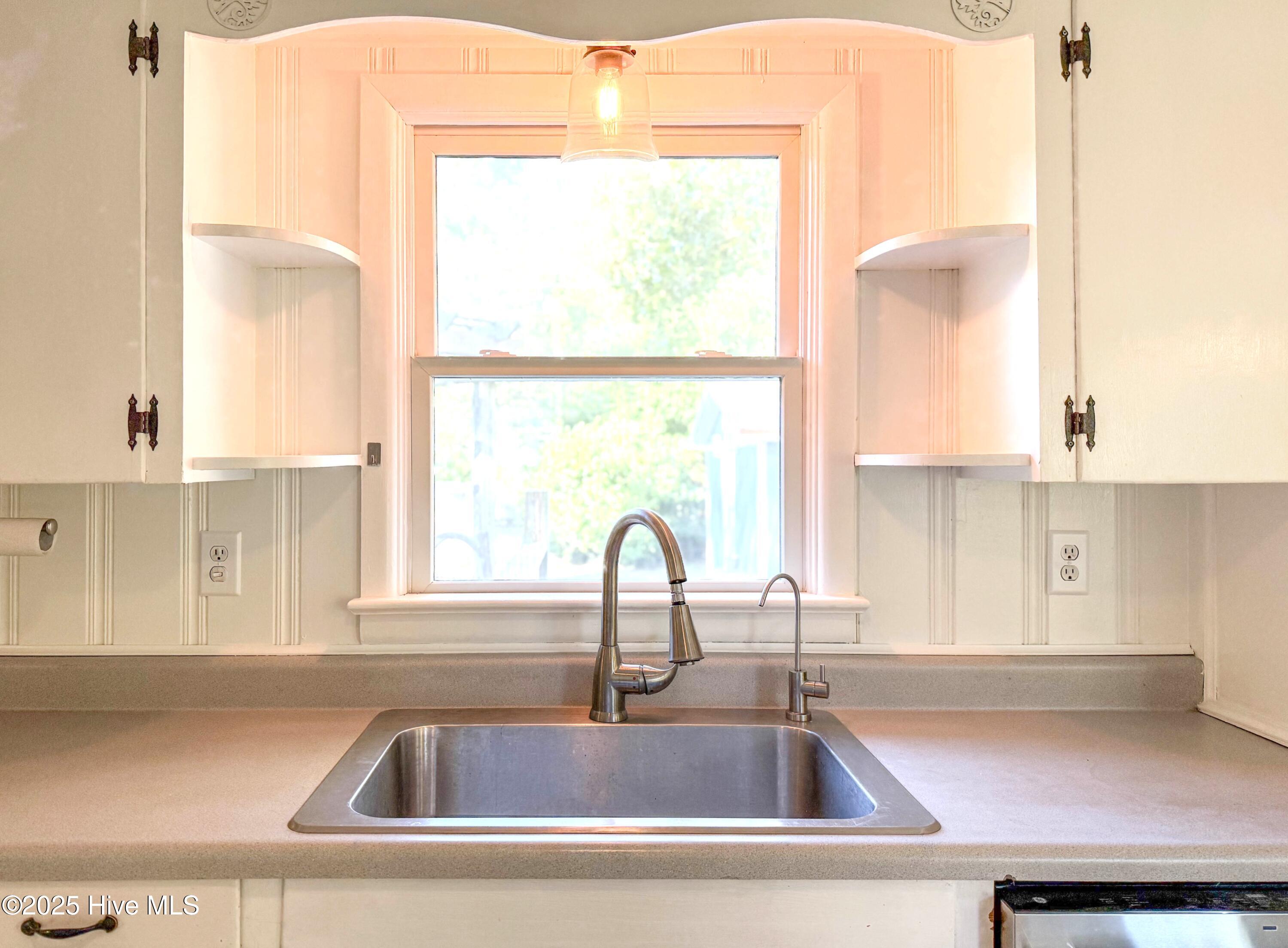 100537869 | Photo 22