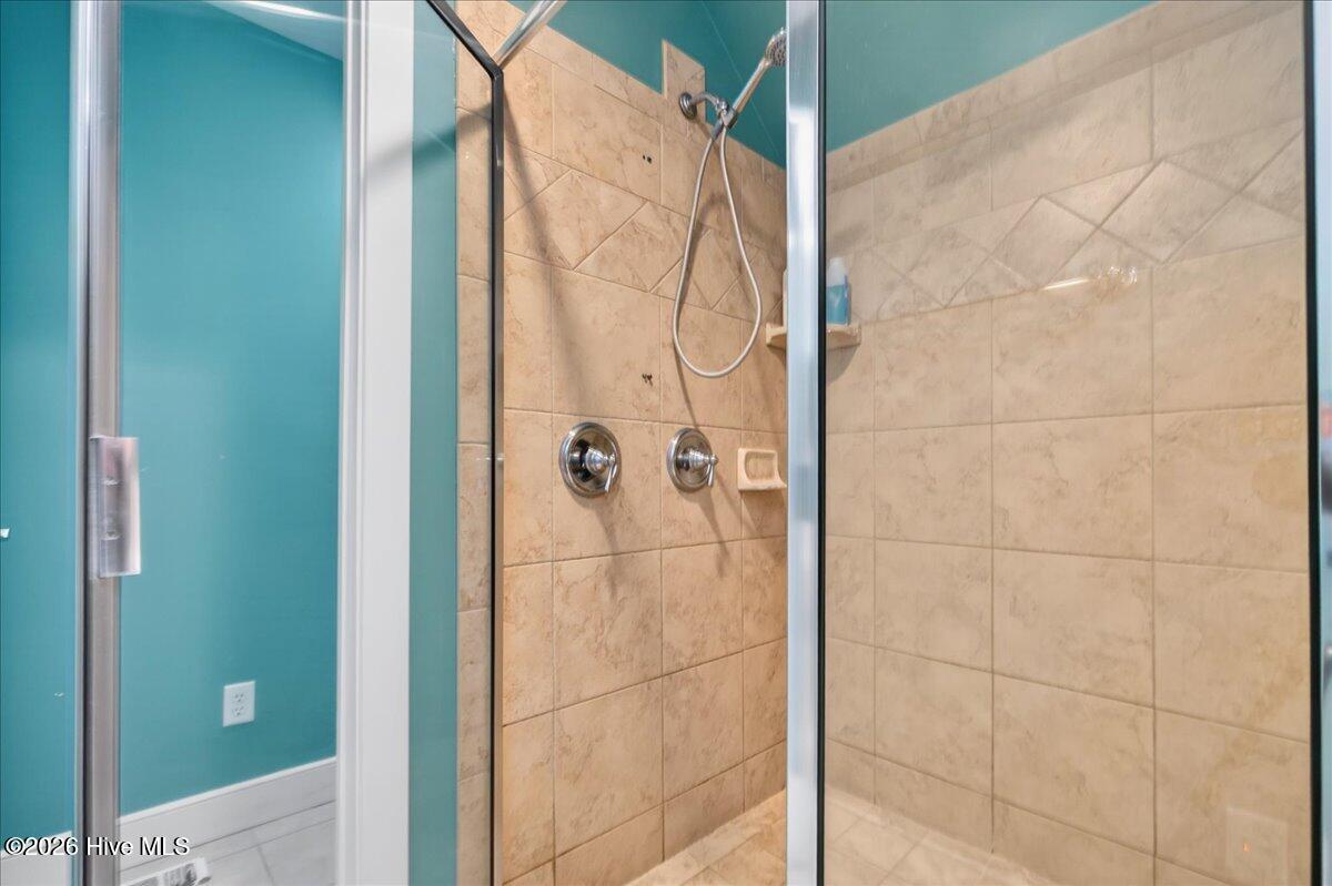 100549293 | Photo 78