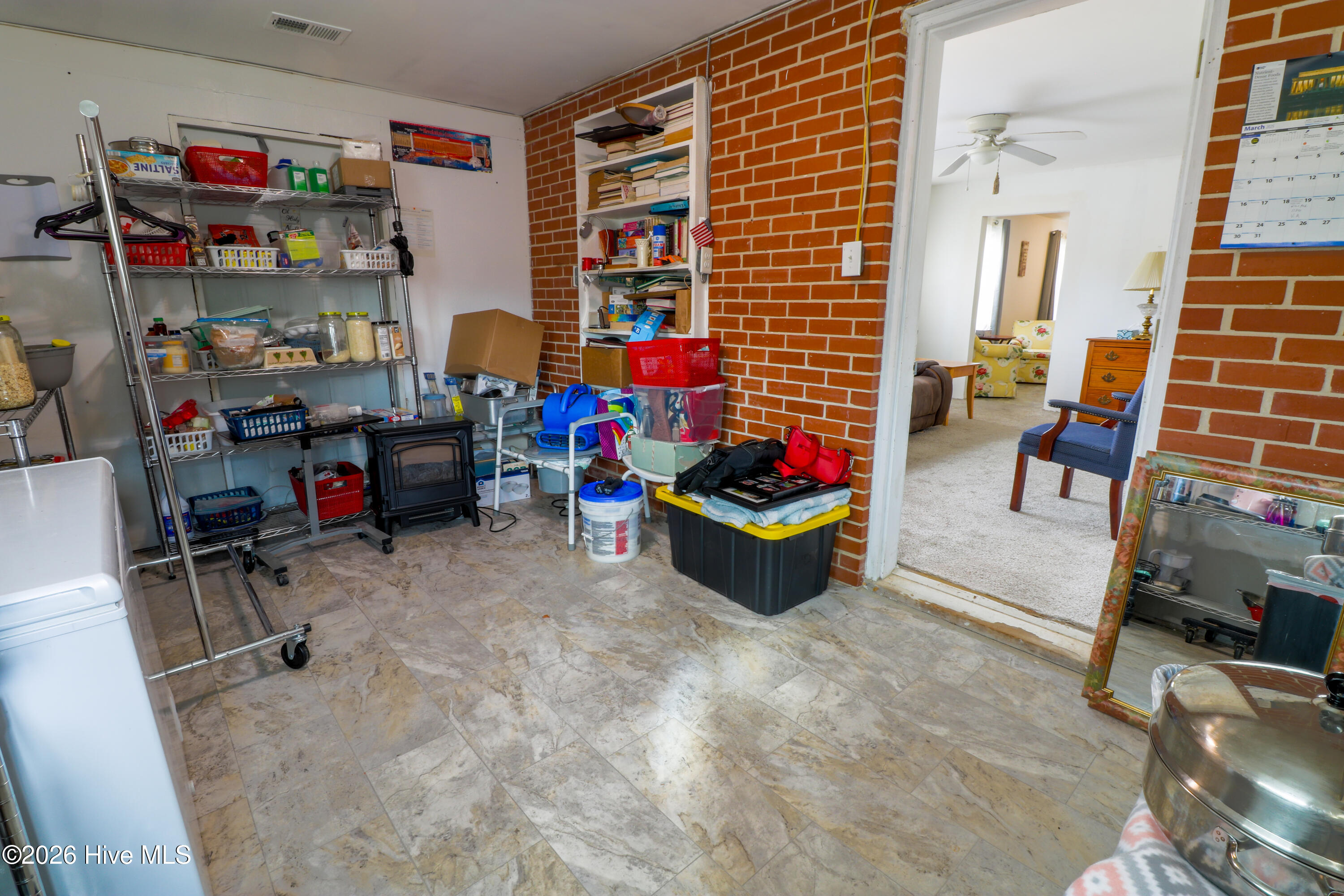 100546715 | Photo 12