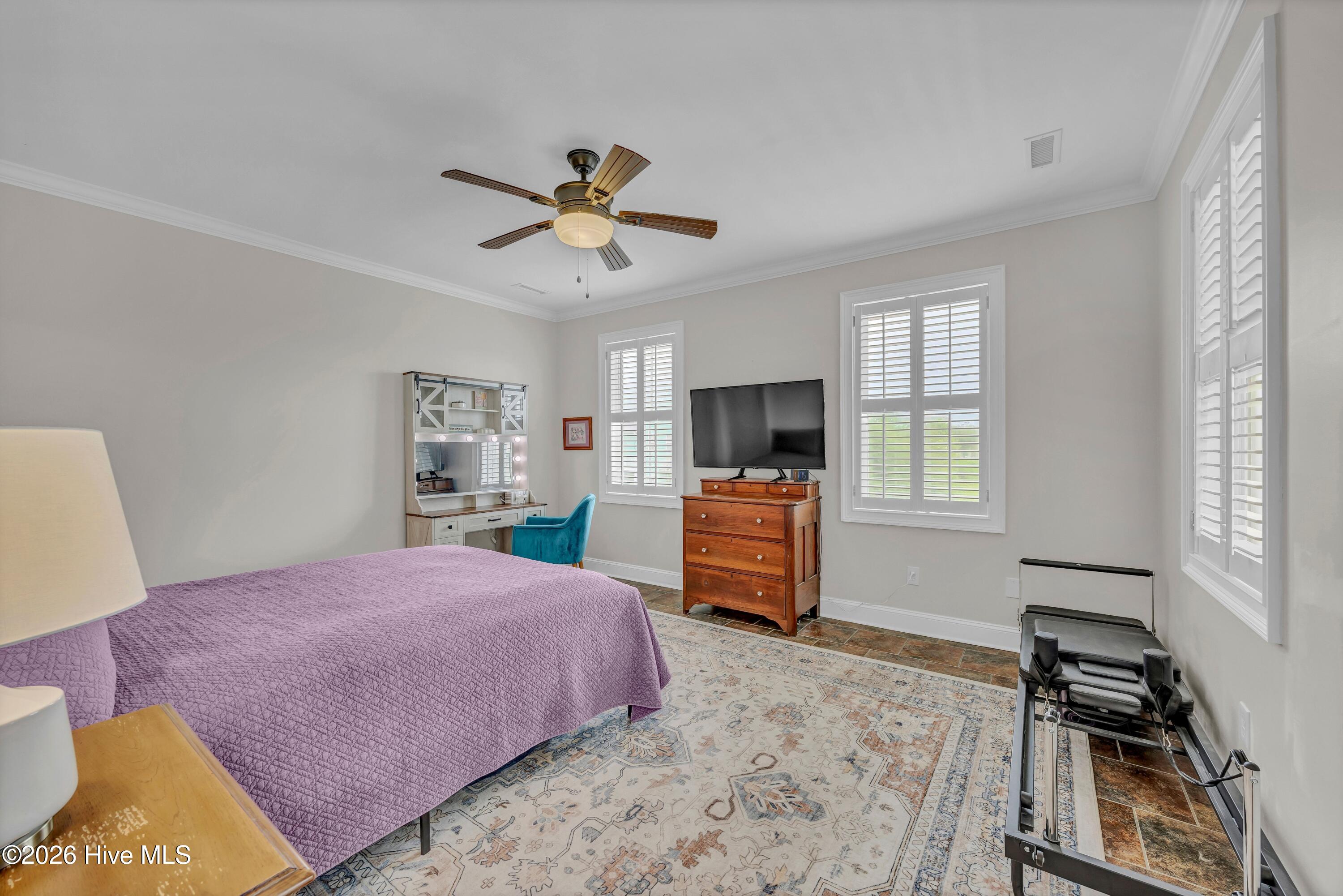 100572530 | Photo 30