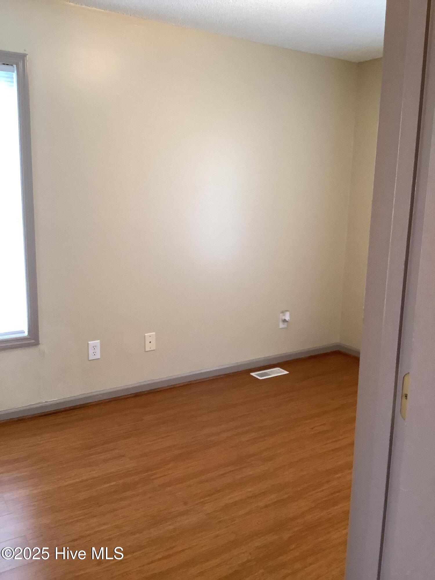 100530094 | Photo 15