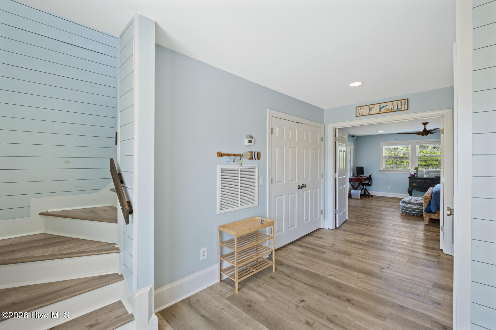 100556120 | Photo 44