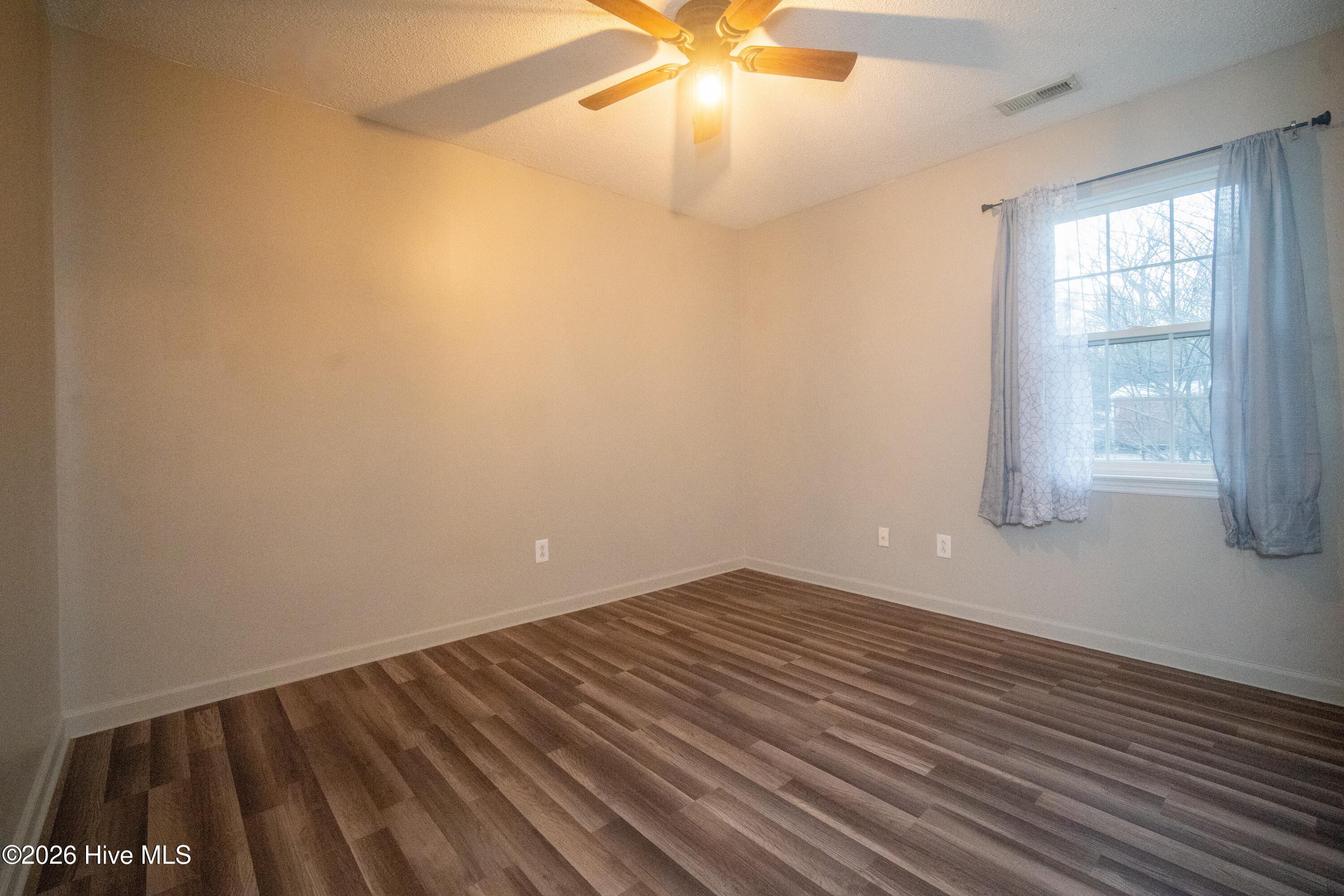 100552332 | Photo 15