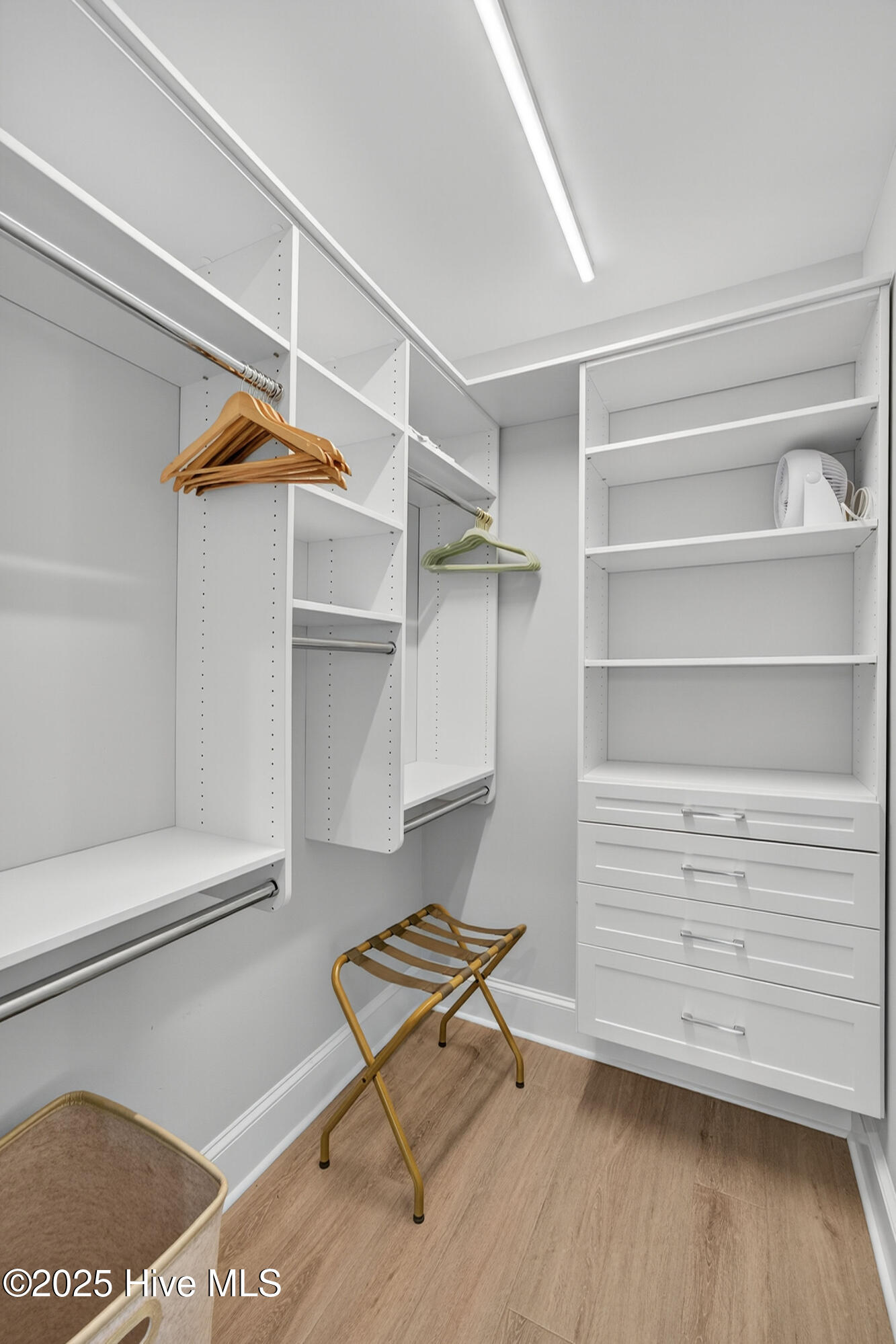 100541250 | Photo 46