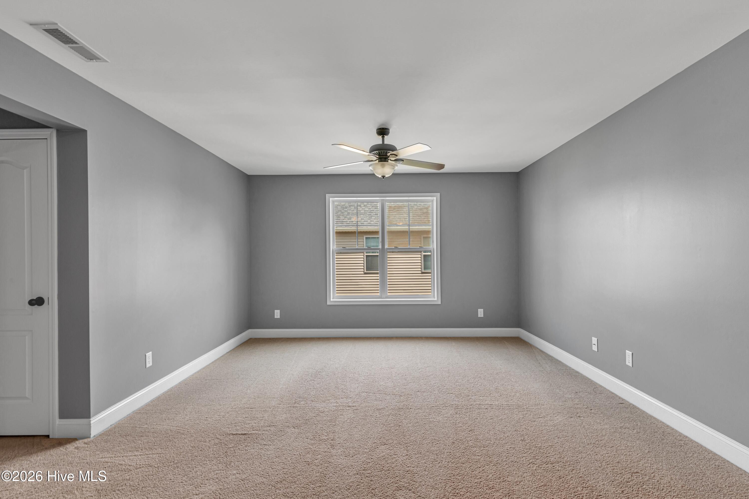 100564004 | Photo 37