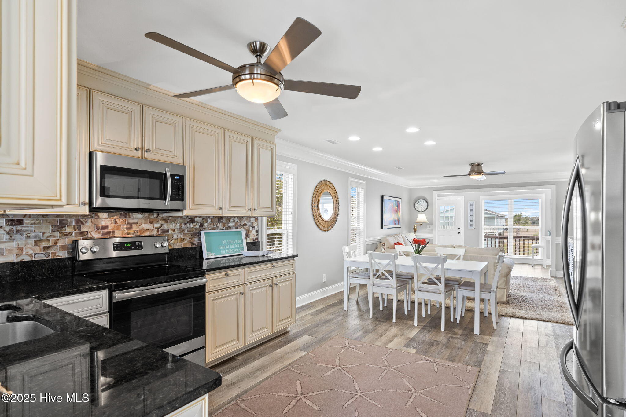 100544859 | Photo 13