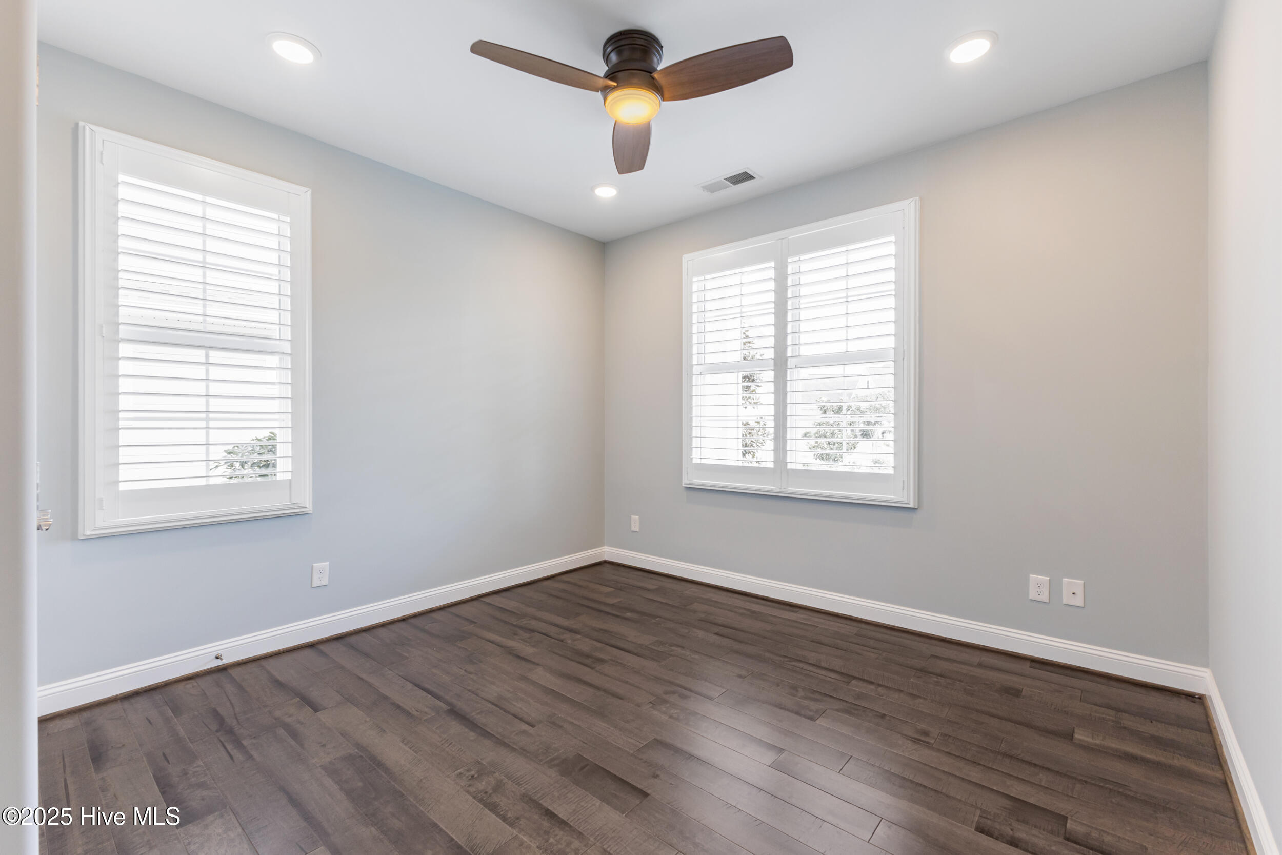 100534390 | Photo 36