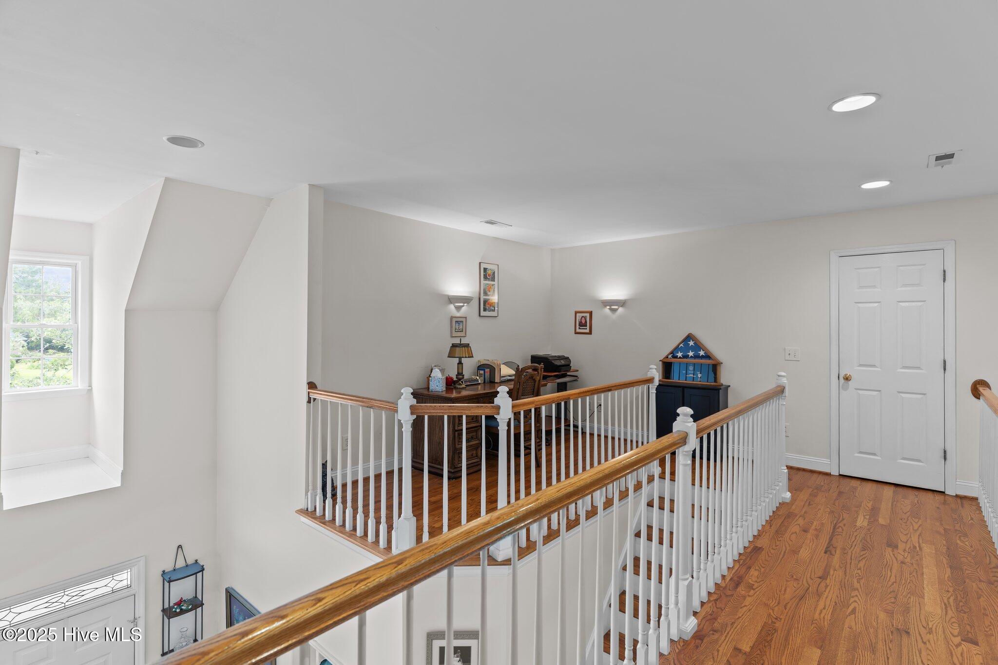 100521763 | Photo 27