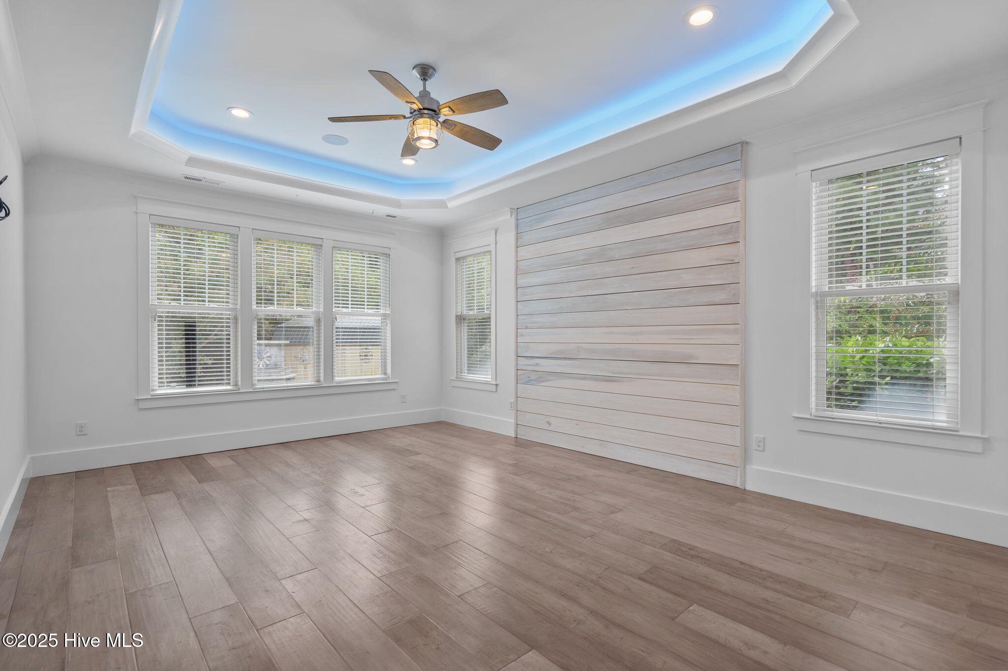 100532333 | Photo 32