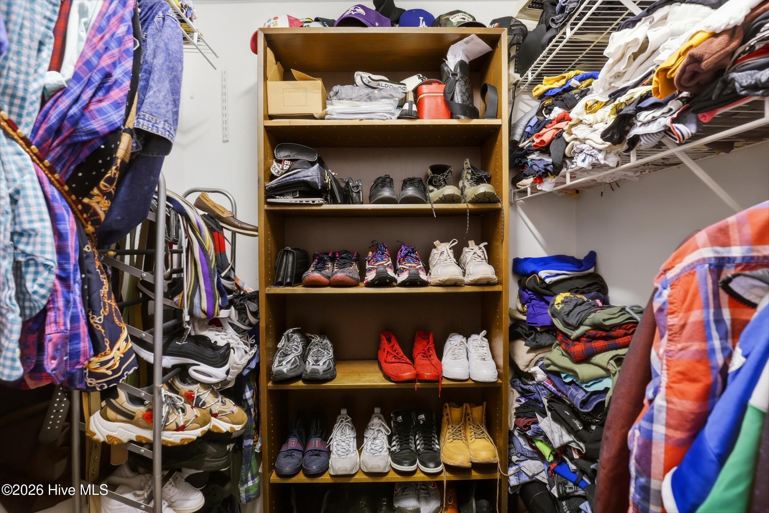 100558616 | Photo 19